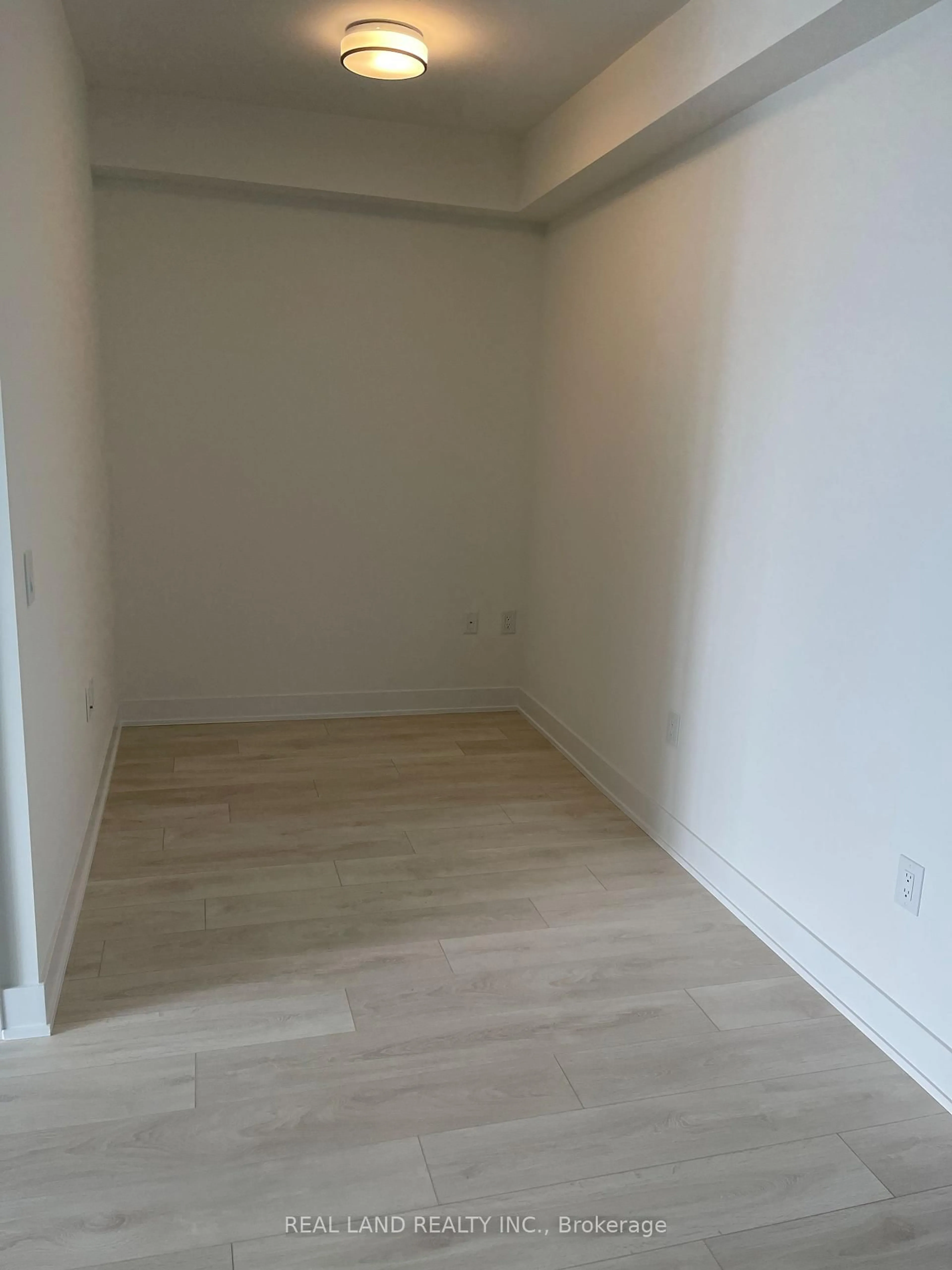 A pic of a room for 575 Bloor St #3510, Toronto Ontario M4W 0B2