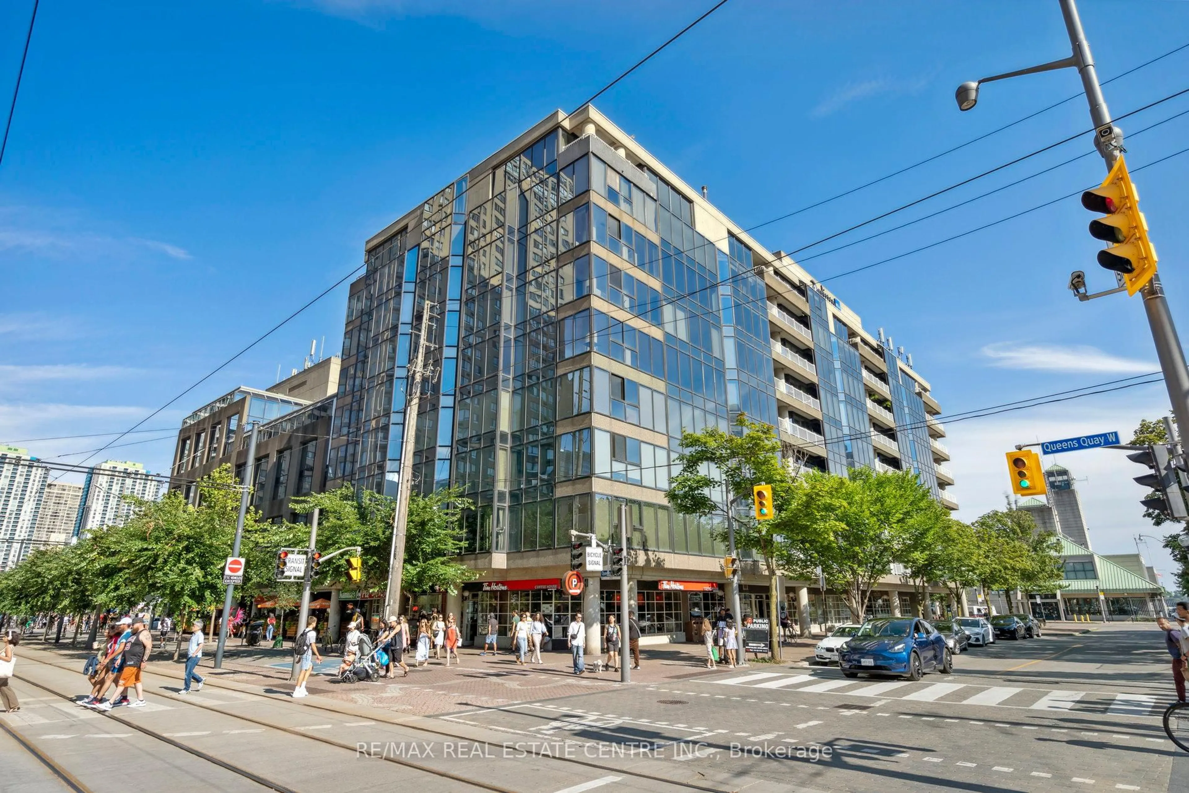 Patio, building for 251 Queens Quay #504, Toronto Ontario M5J 2N6