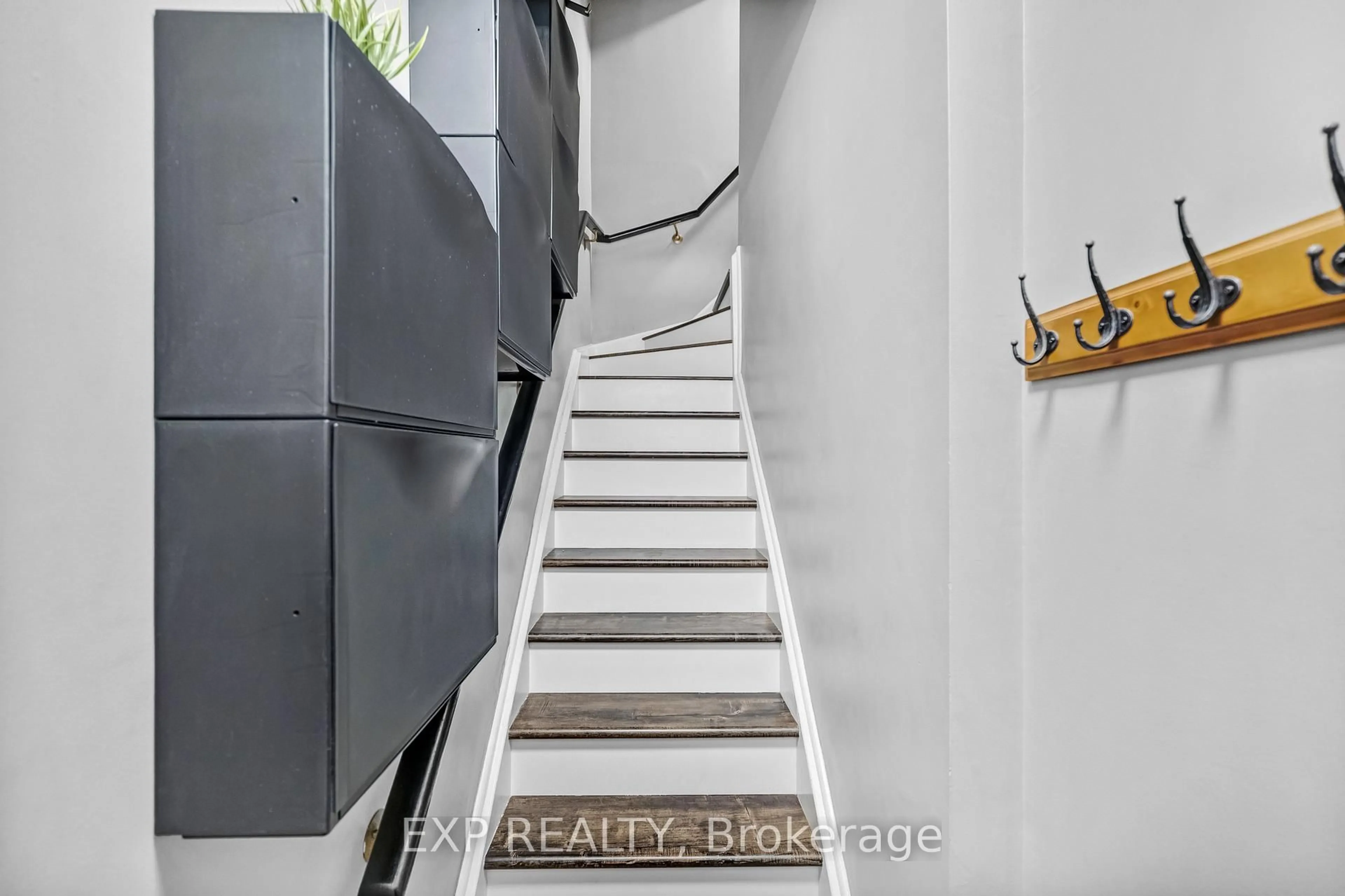 Stairs for 760 Lawrence Ave #136, Toronto Ontario M6A 3E7