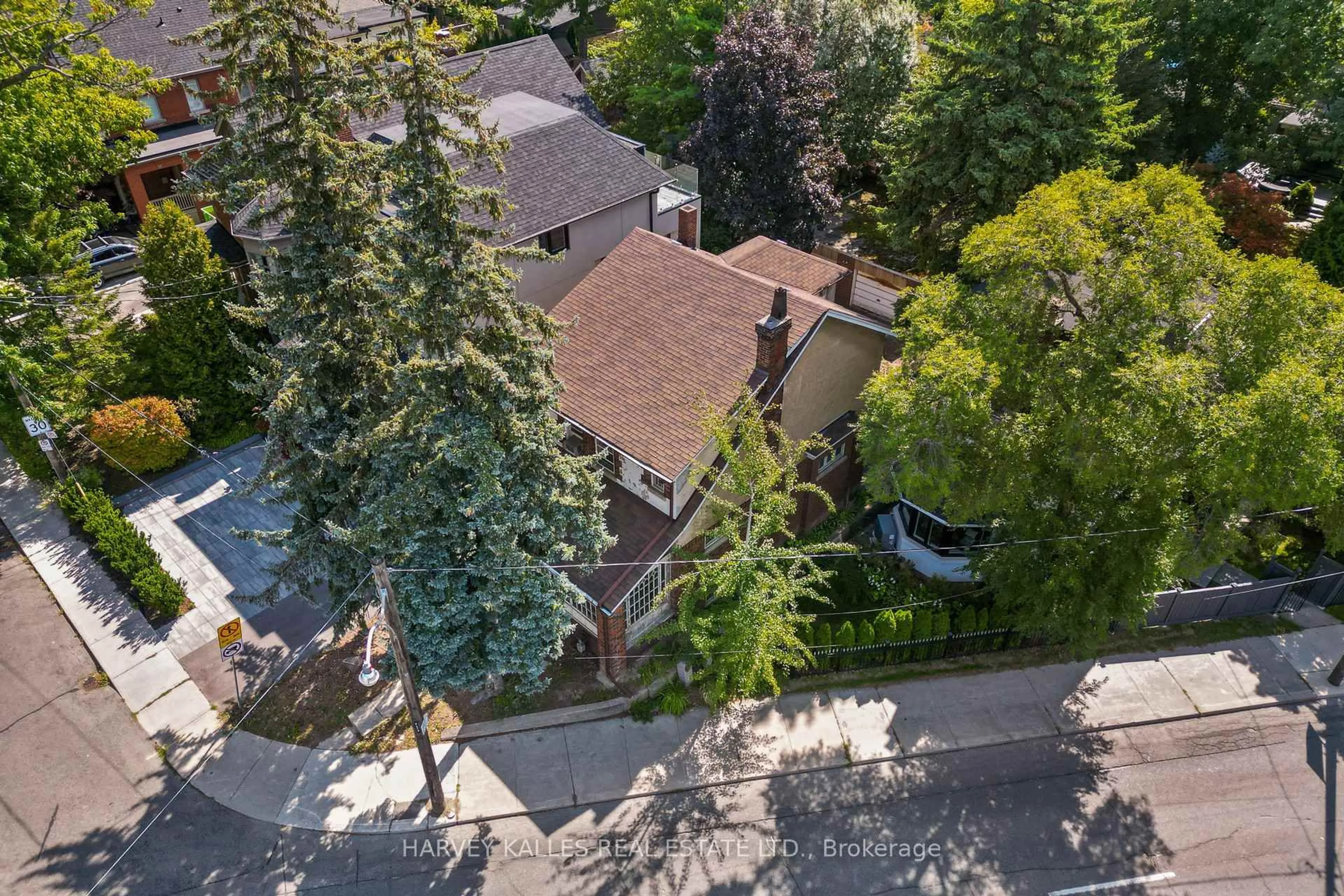 A pic from outside/outdoor area/front of a property/back of a property/a pic from drone, street for 99 Glenrose Ave, Toronto Ontario M4T 1K7