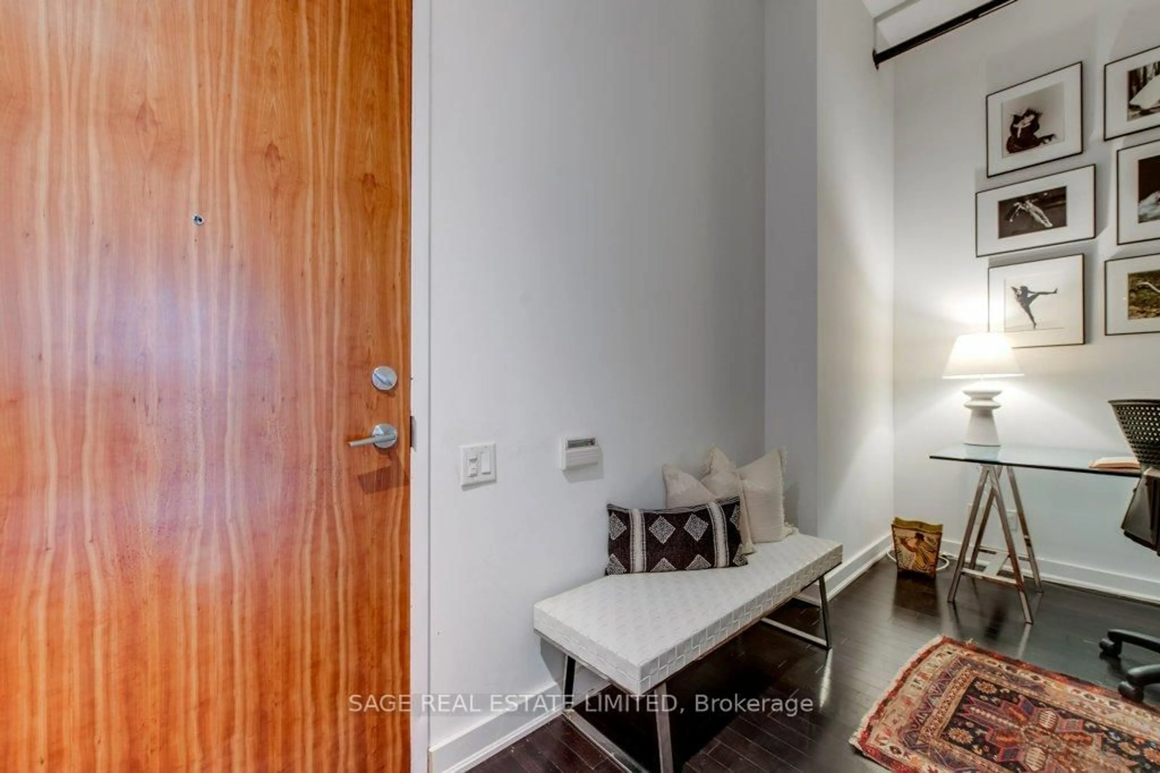 Indoor entryway for 43 Hanna Ave #521, Toronto Ontario M6K 1X1