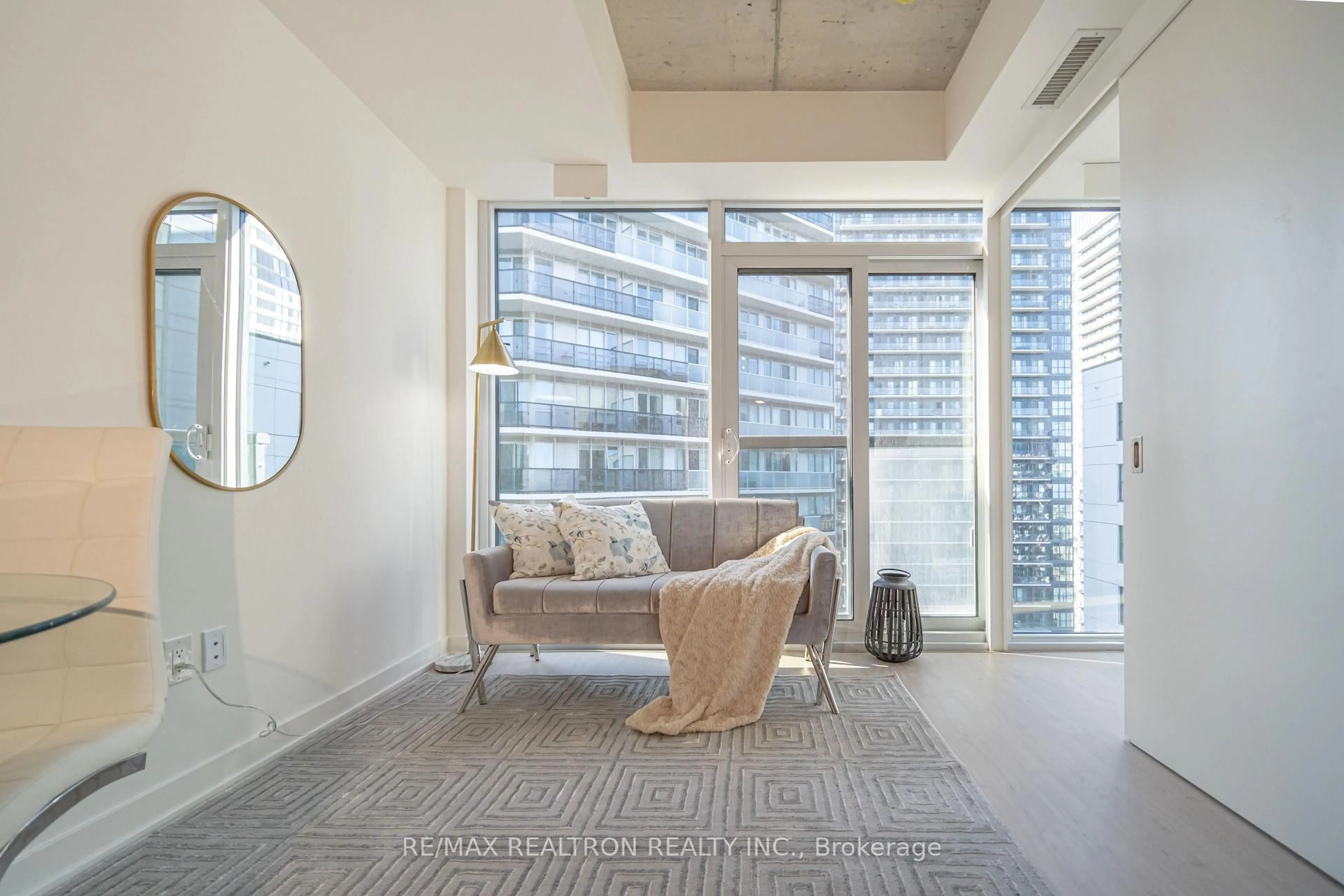 Unknown for 65 Mutual St #3008, Toronto Ontario M5B 0E5