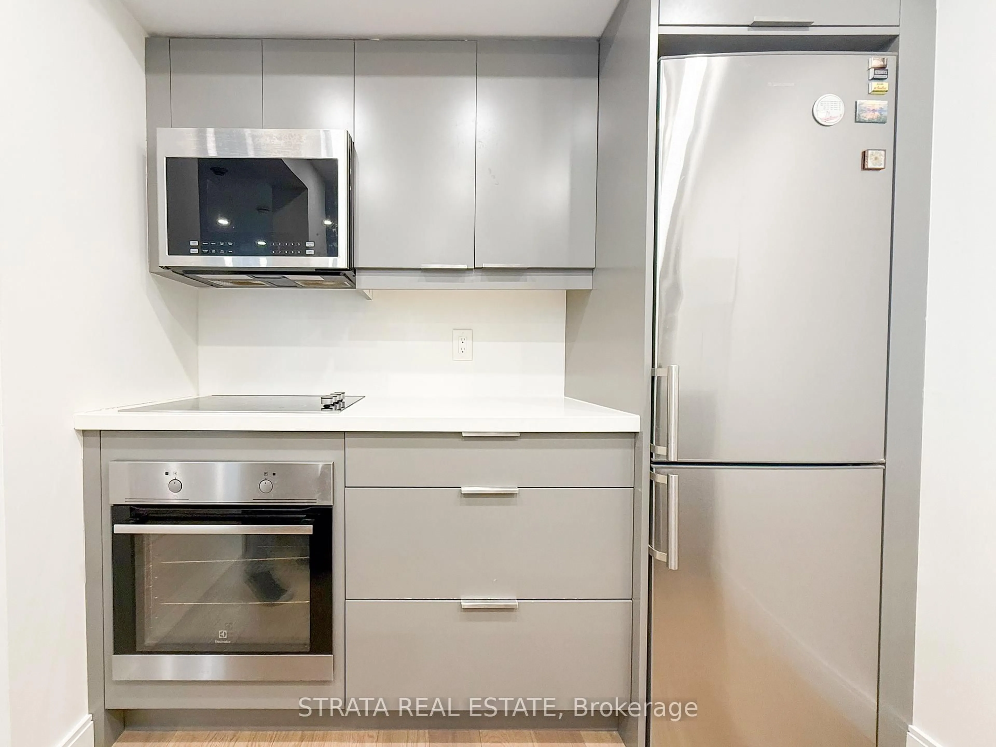 Standard kitchen, unknown for 77 Harbour Sq #2205, Toronto Ontario M5J 2H2