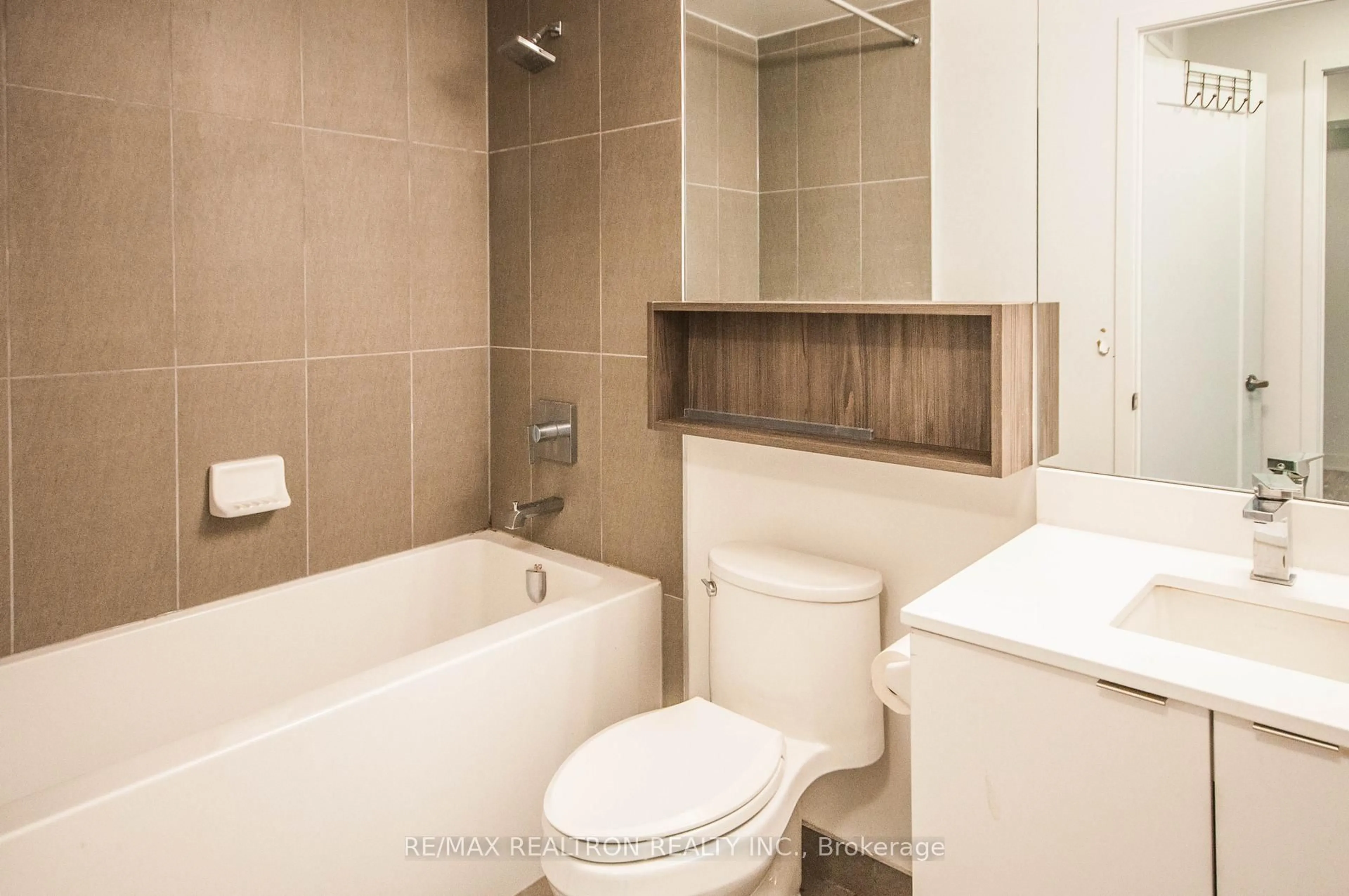 Standard bathroom, ceramic/tile floor for 135 Lower Sherbourne St #639W, Toronto Ontario M5A 1Y4