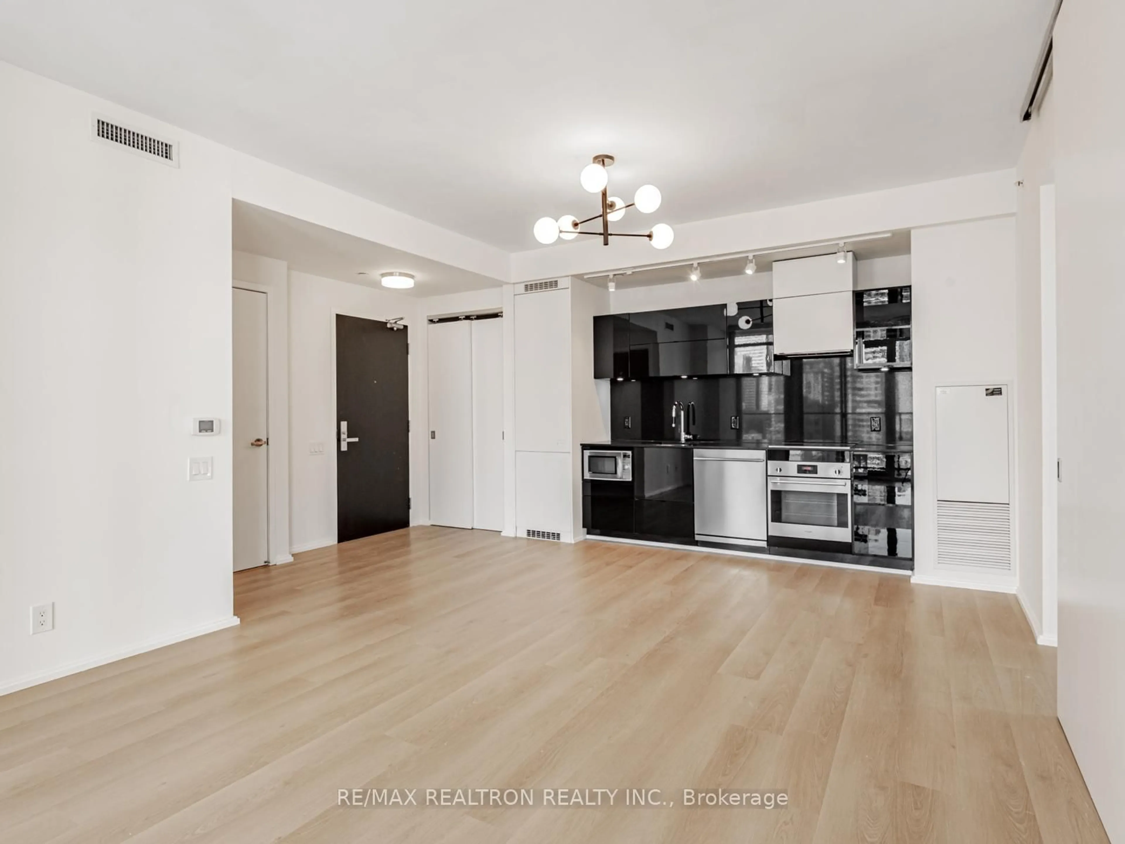 Unknown for 125 Peter St #2308, Toronto Ontario M5V 0M2