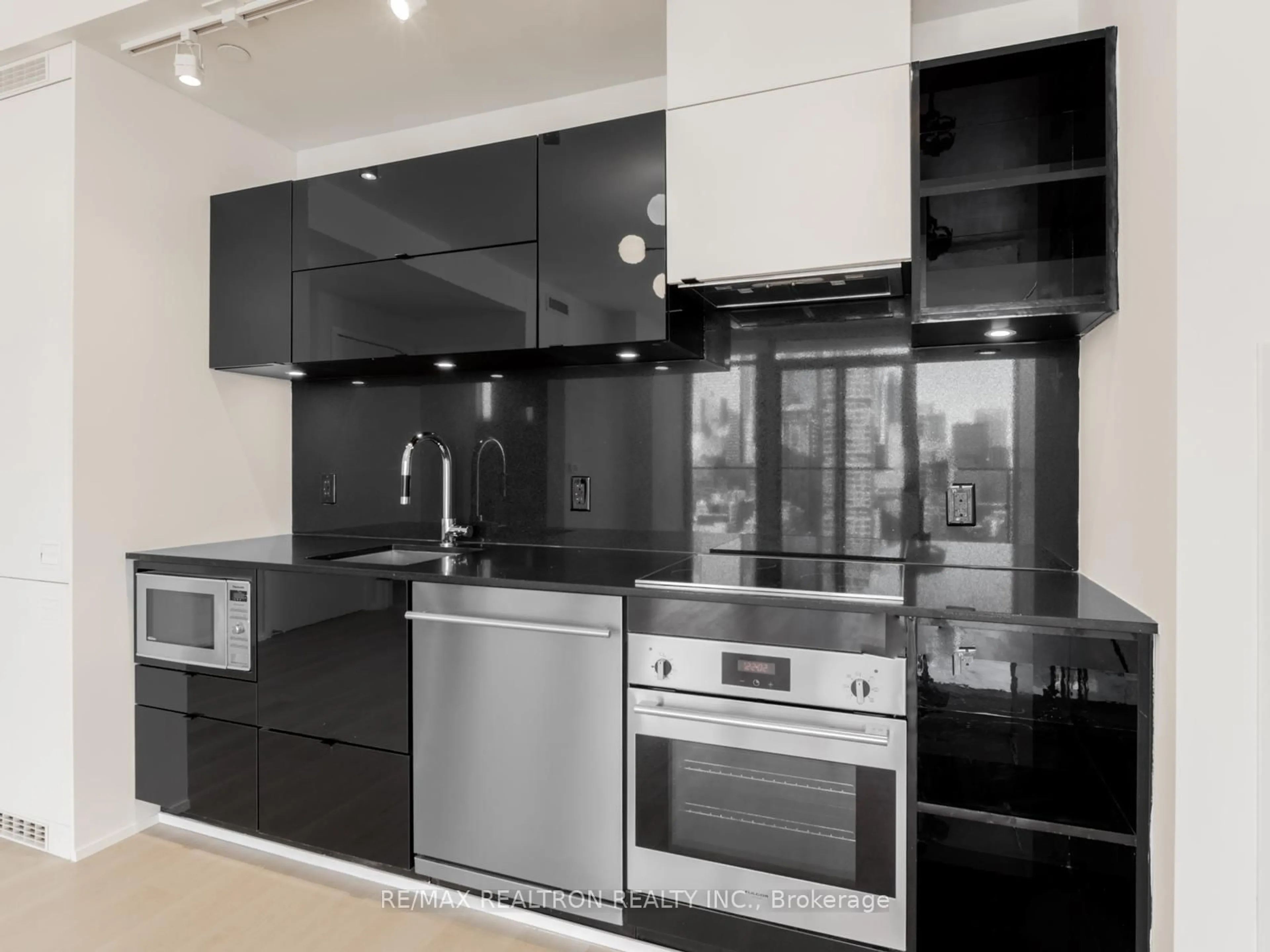 Contemporary kitchen, unknown for 125 Peter St #2308, Toronto Ontario M5V 0M2