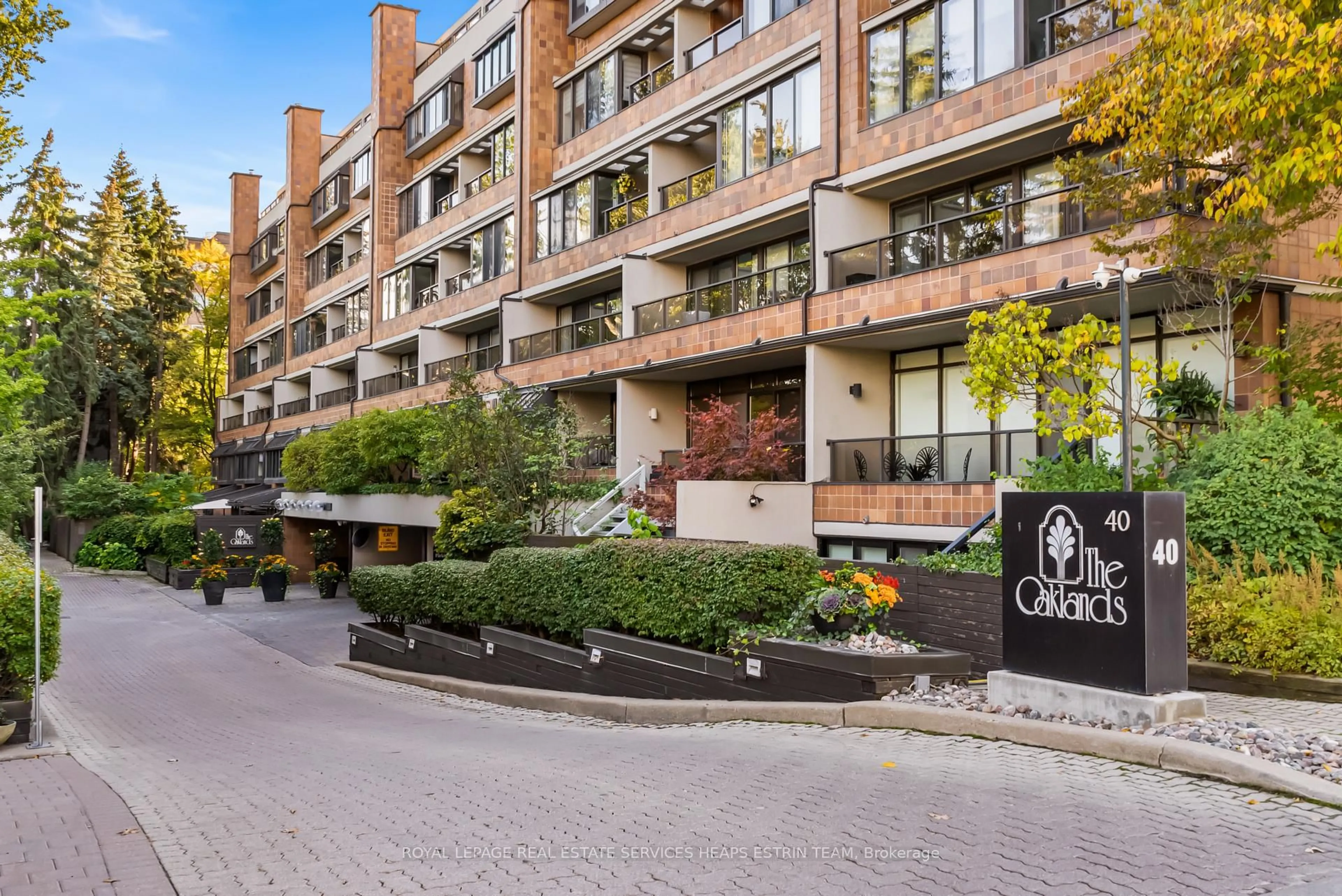 Patio, street for 40 Oaklands Ave #337, Toronto Ontario M4V 2Z3