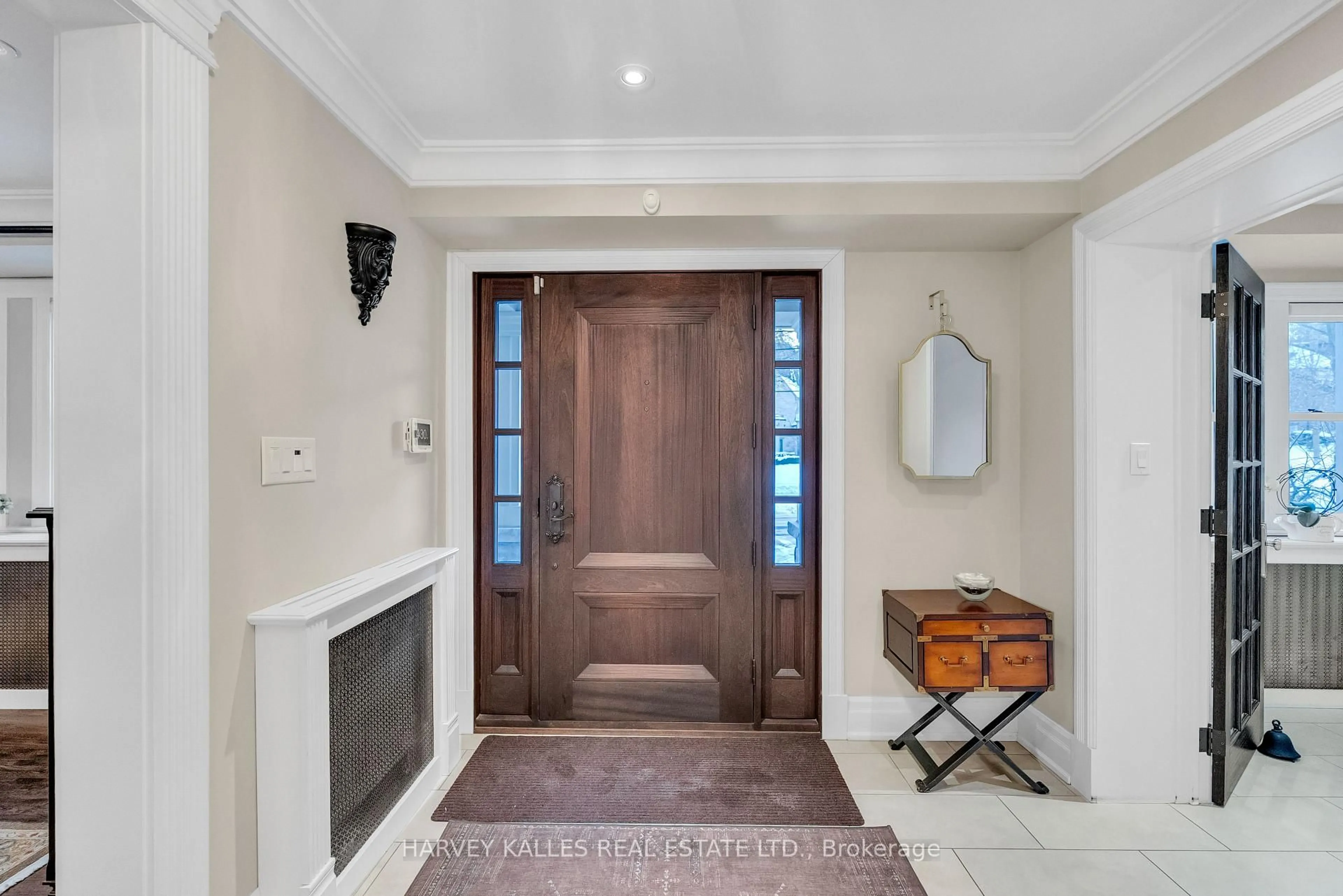 Indoor entryway for 72 Teddington Park Ave, Toronto Ontario M4N 2C6