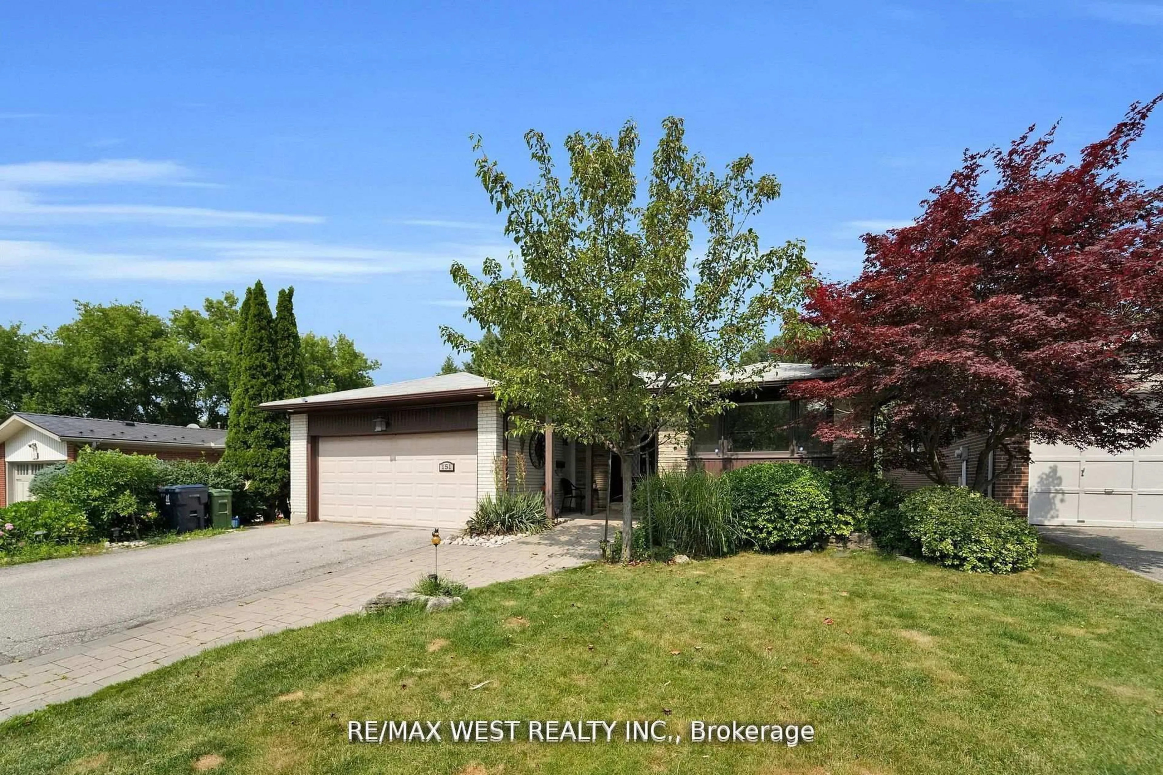Home with vinyl exterior material, street for 151 Brahms Ave, Toronto Ontario M2H 1H9