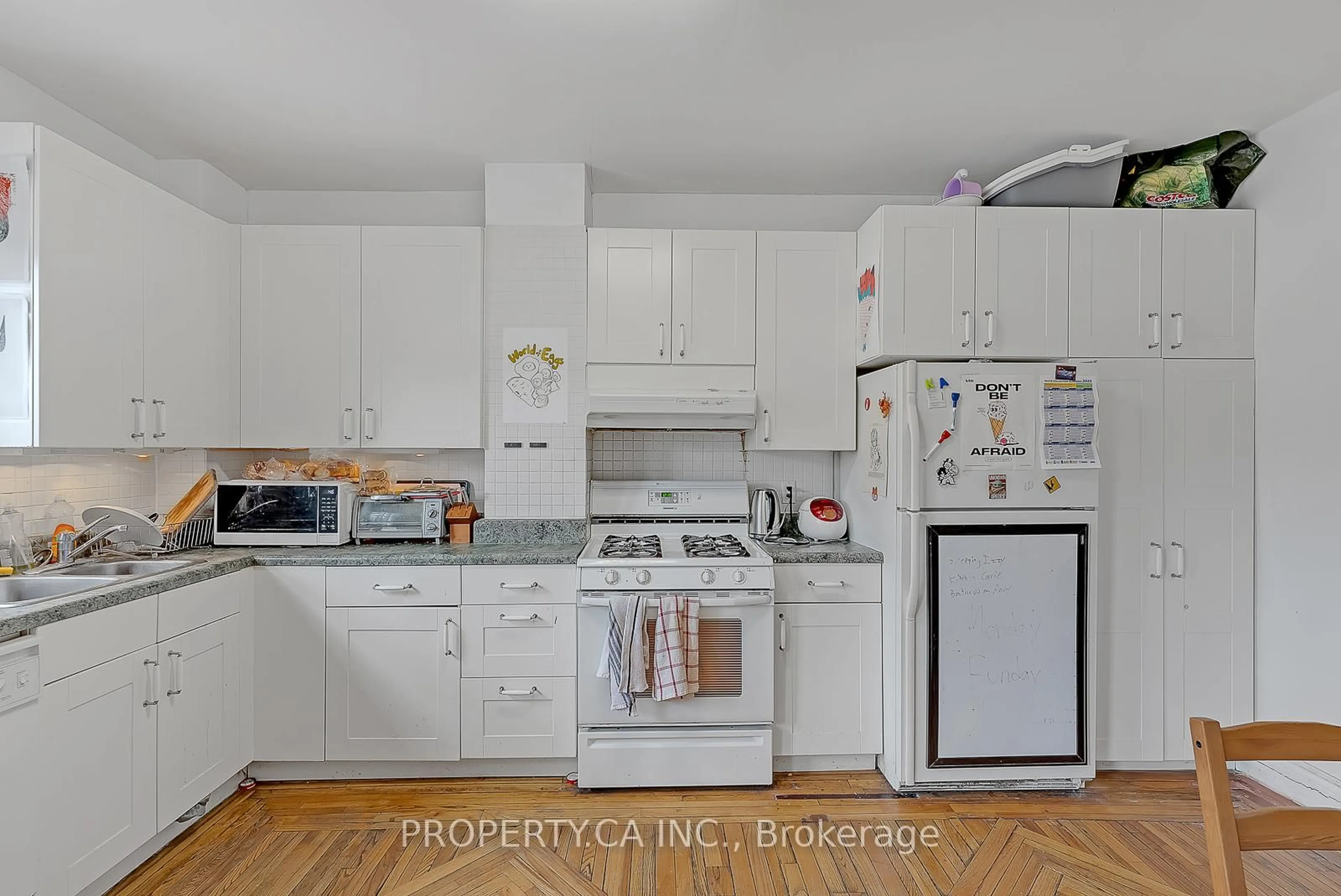 Standard kitchen, unknown for 258 Brunswick Ave, Toronto Ontario M5S 2M7