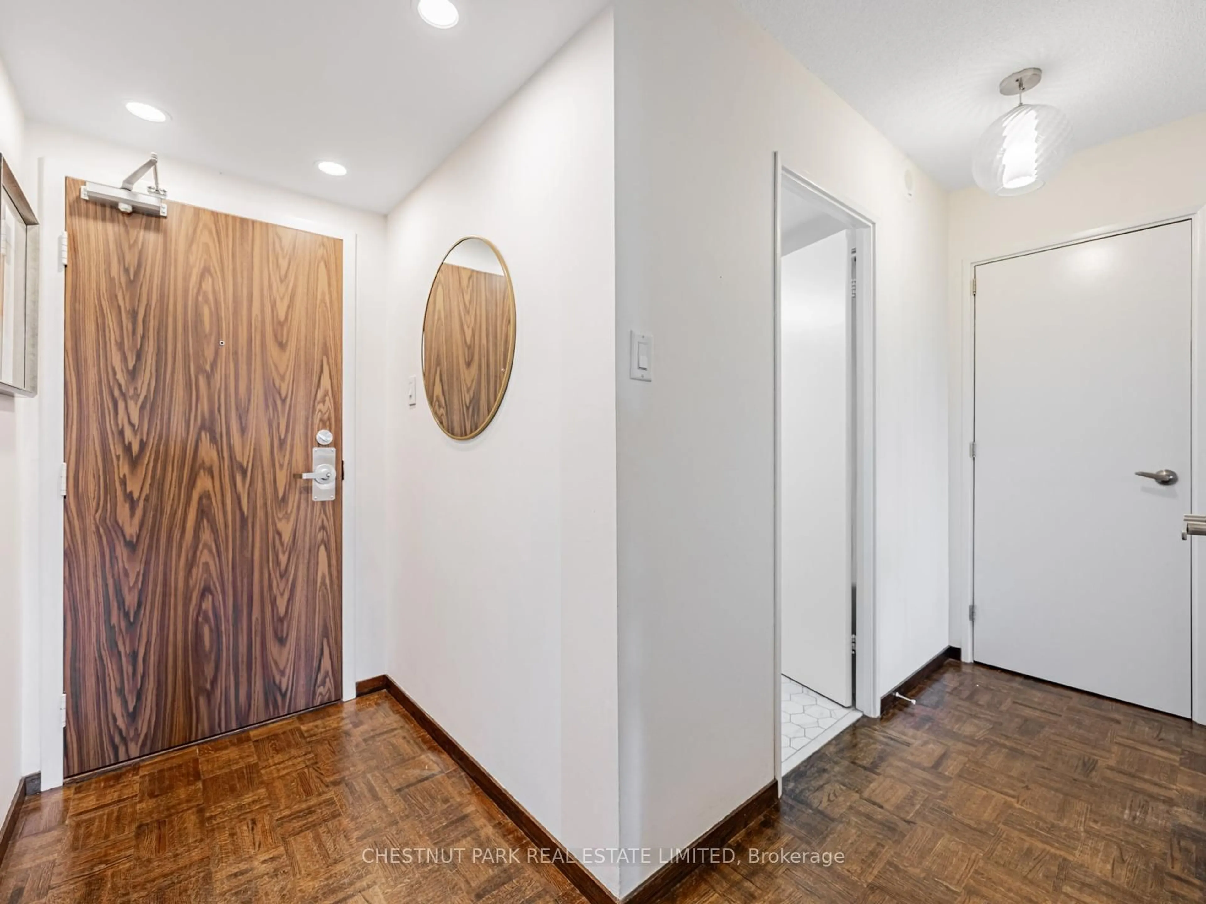 Indoor entryway for 40 Sylvan Valleyway #507, Toronto Ontario M5M 4M3