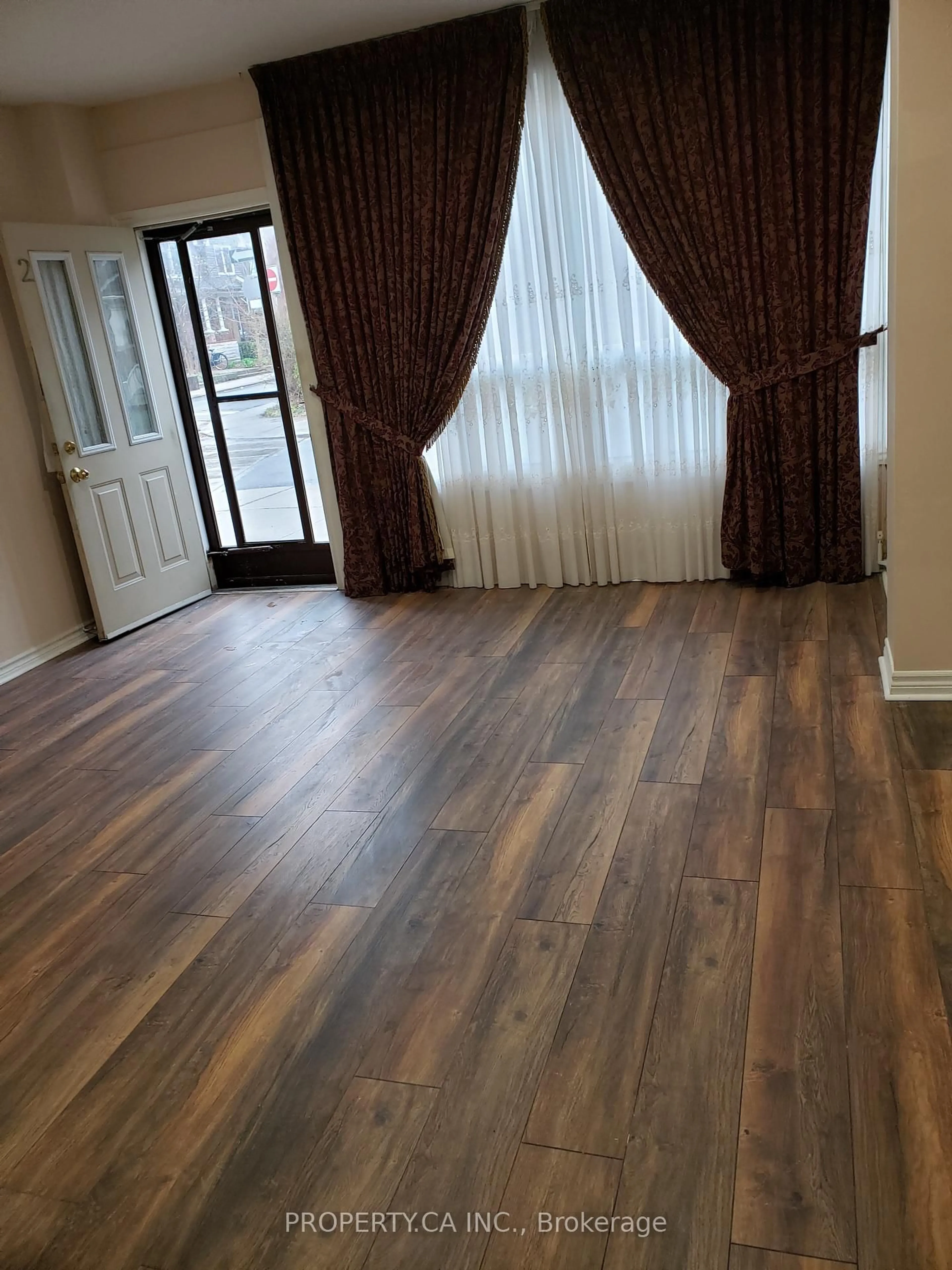 A pic of a room for 123 Barton Ave, Toronto Ontario M6G 1P8