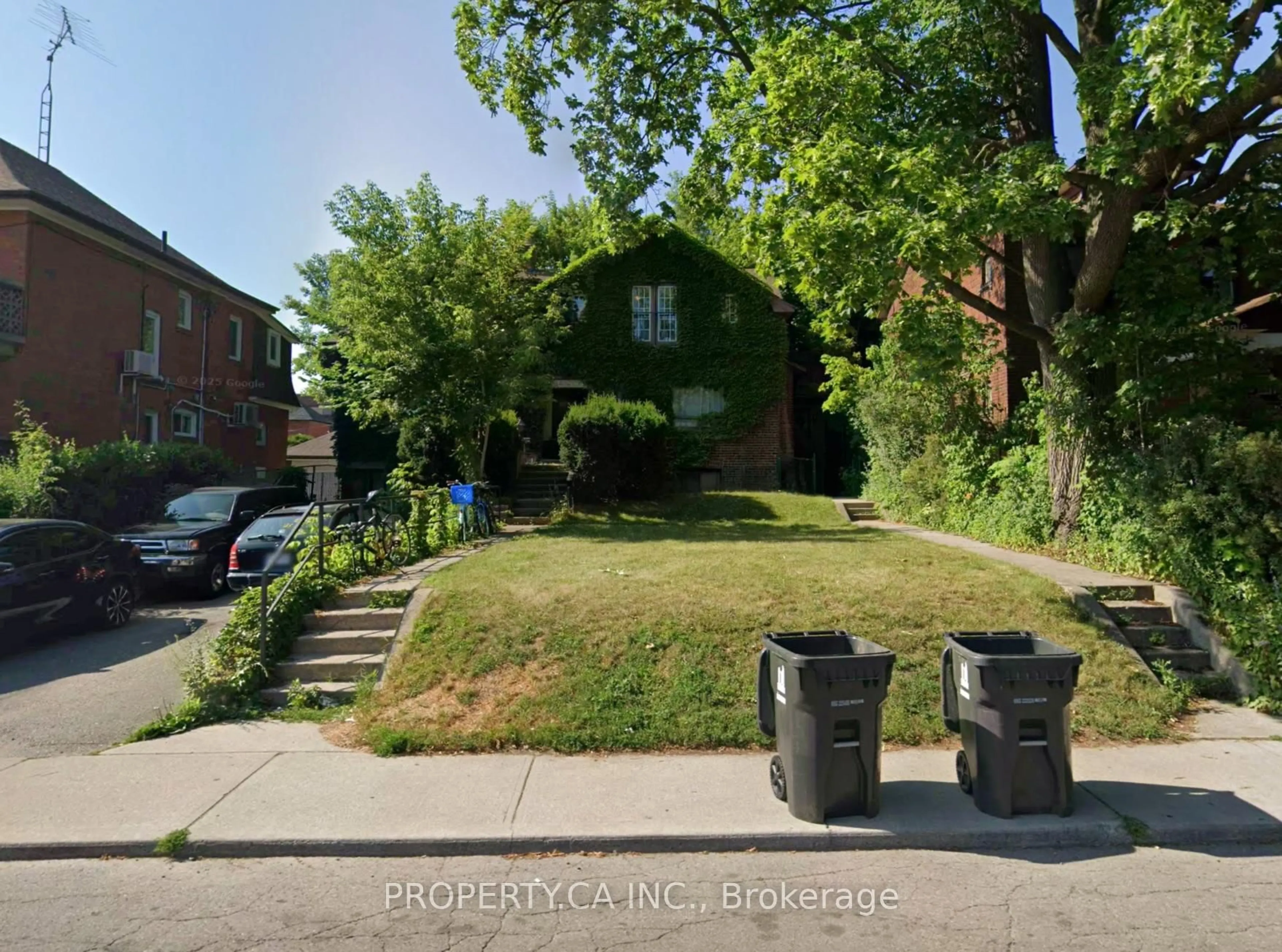 A pic from outside/outdoor area/front of a property/back of a property/a pic from drone, street for 4 Glenhurst Ave, Toronto Ontario M6C 1H7