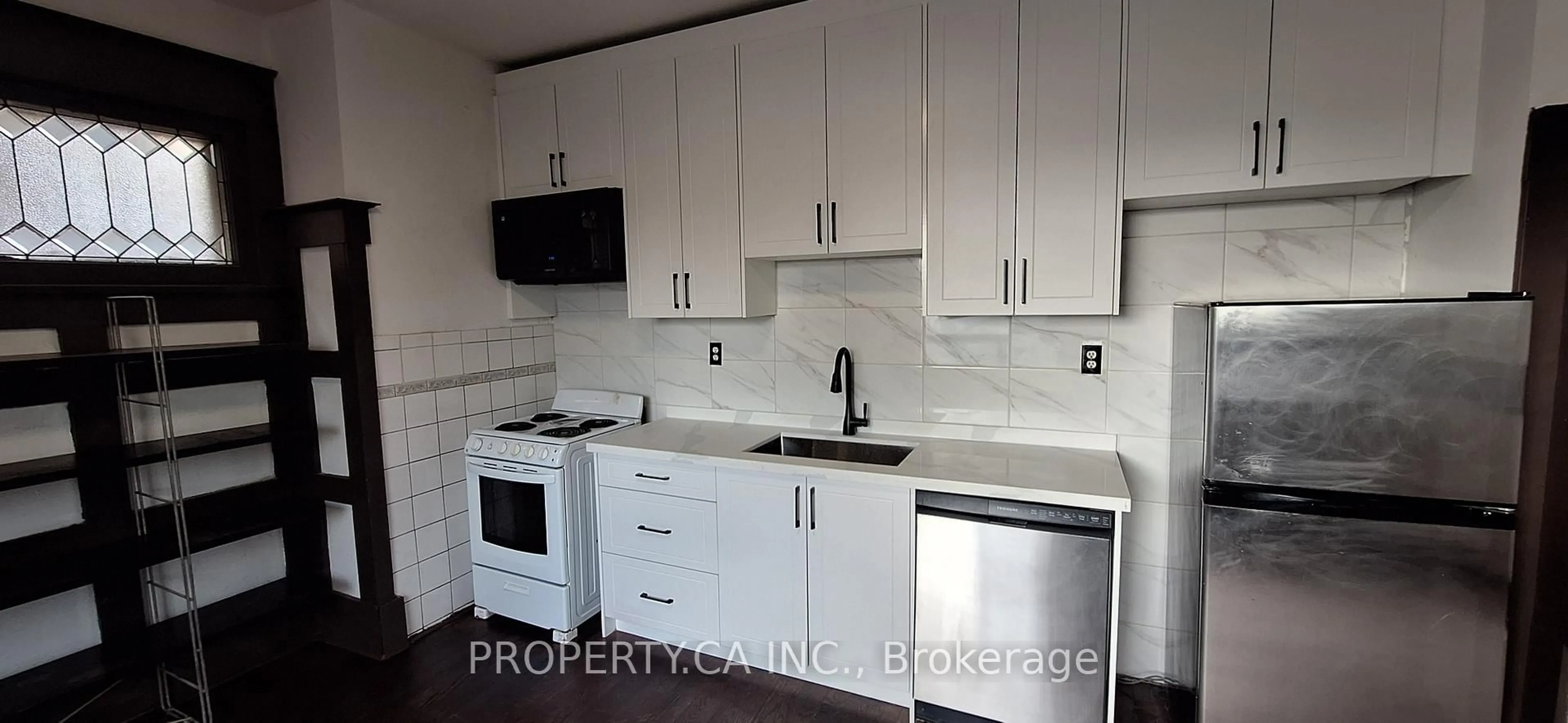 Standard kitchen, unknown for 4 Glenhurst Ave, Toronto Ontario M6C 1H7