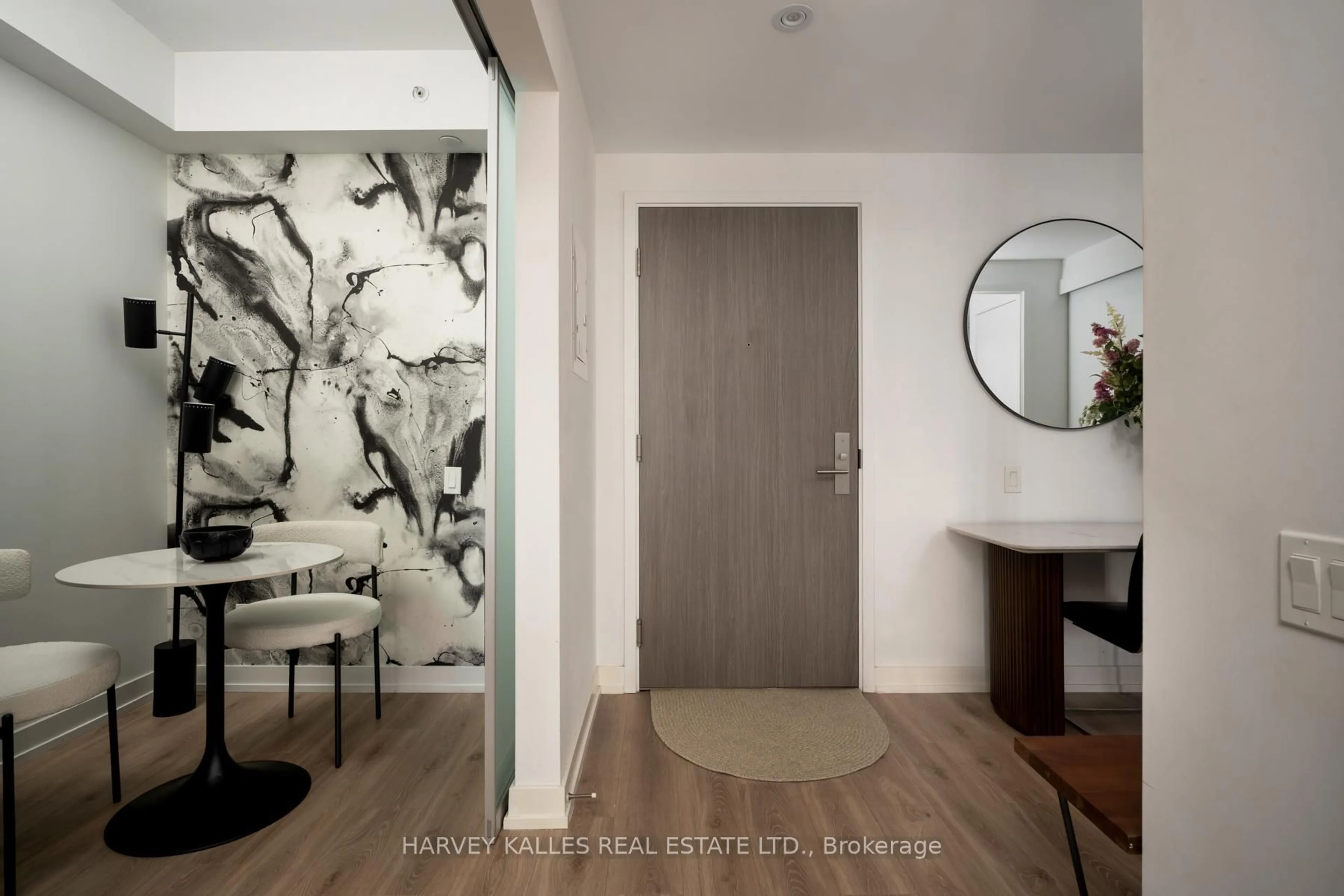 Indoor entryway for 161 Roehampton Ave #708, Toronto Ontario M4P 0C8