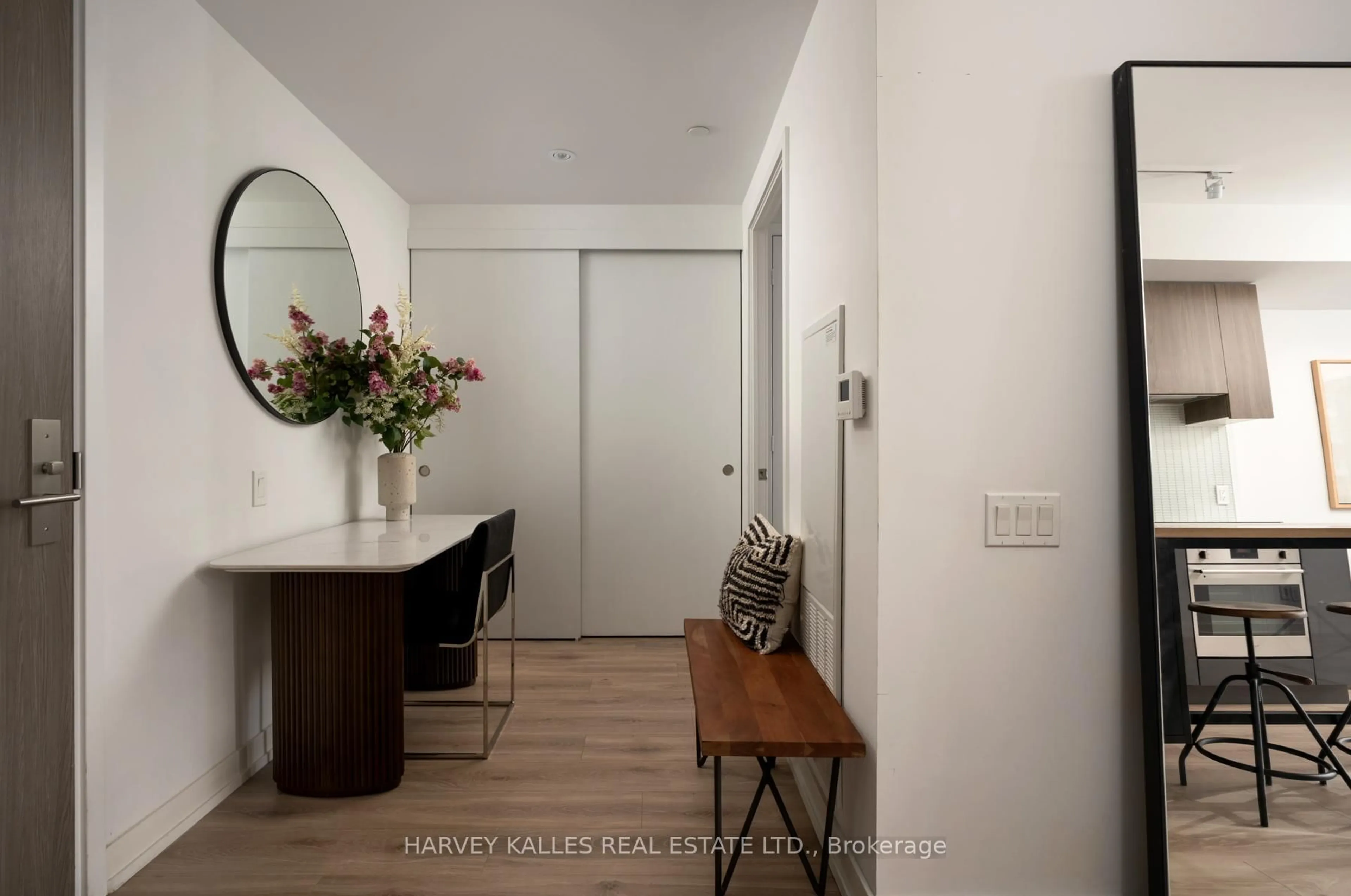Indoor entryway for 161 Roehampton Ave #708, Toronto Ontario M4P 0C8