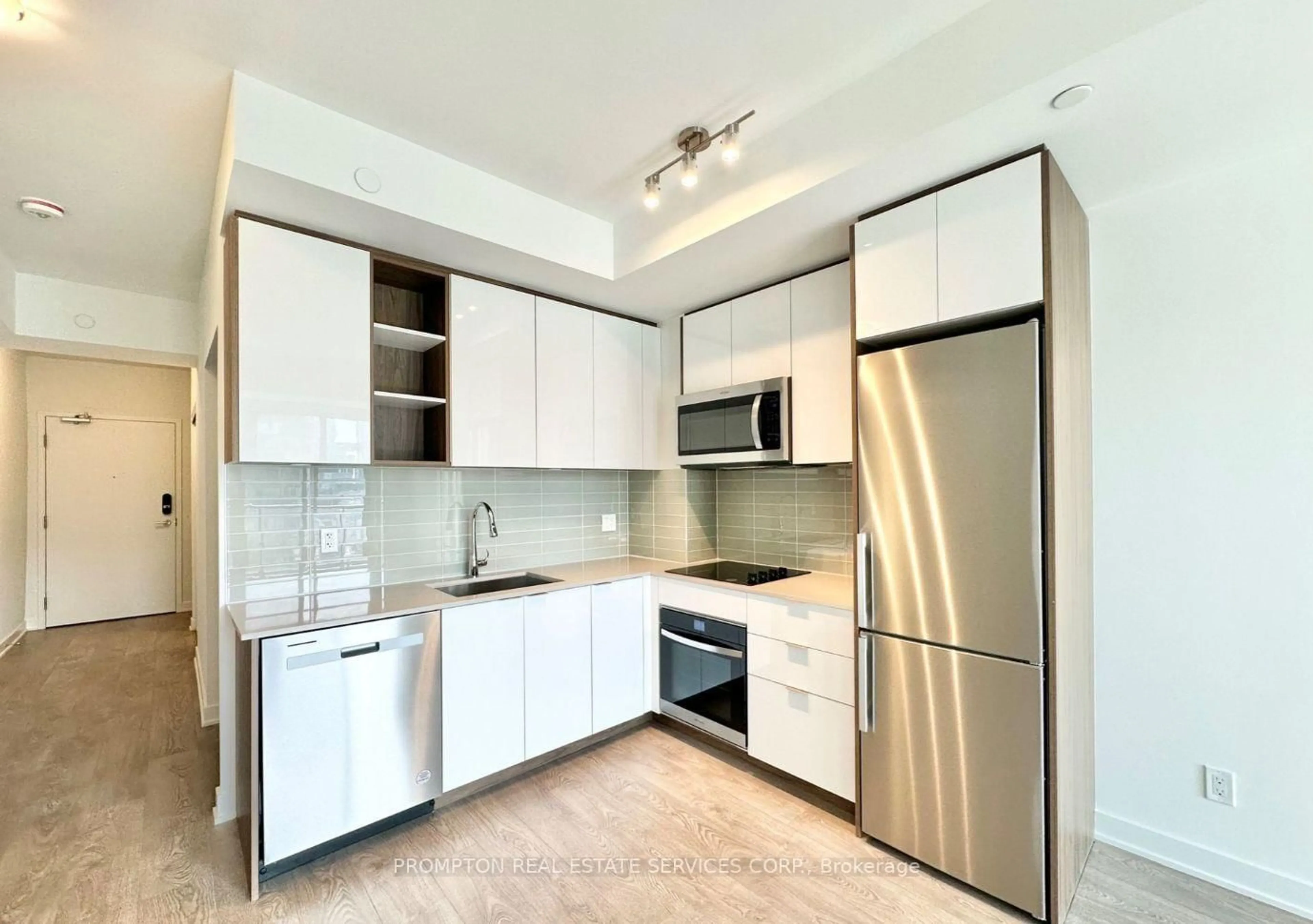 Standard kitchen, unknown for 543 Richmond St #1116, Toronto Ontario M5V 0W9