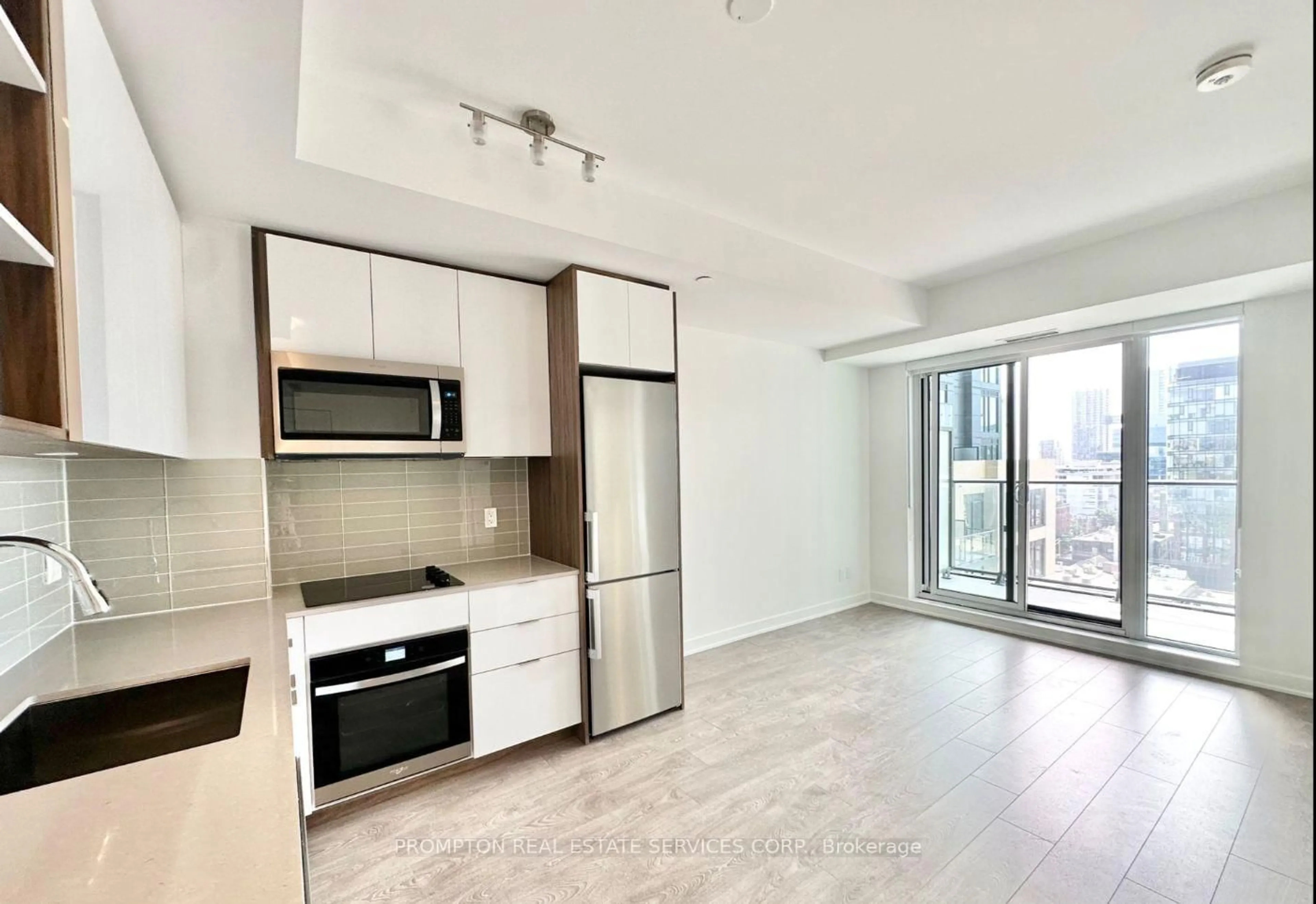 Standard kitchen, unknown for 543 Richmond St #1116, Toronto Ontario M5V 0W9