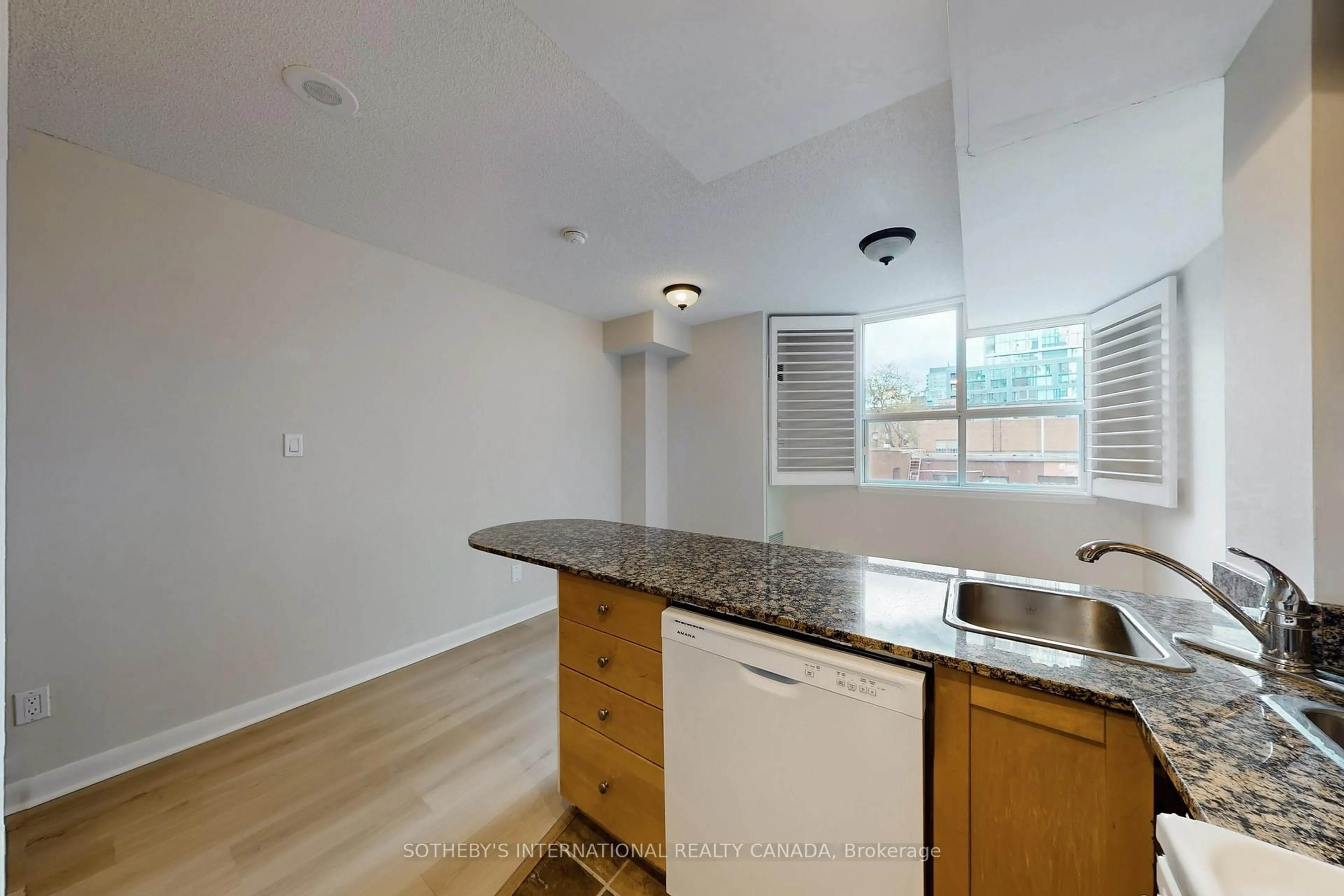 Standard kitchen, unknown for 323 Richmond St #220, Toronto Ontario M5A 4R3