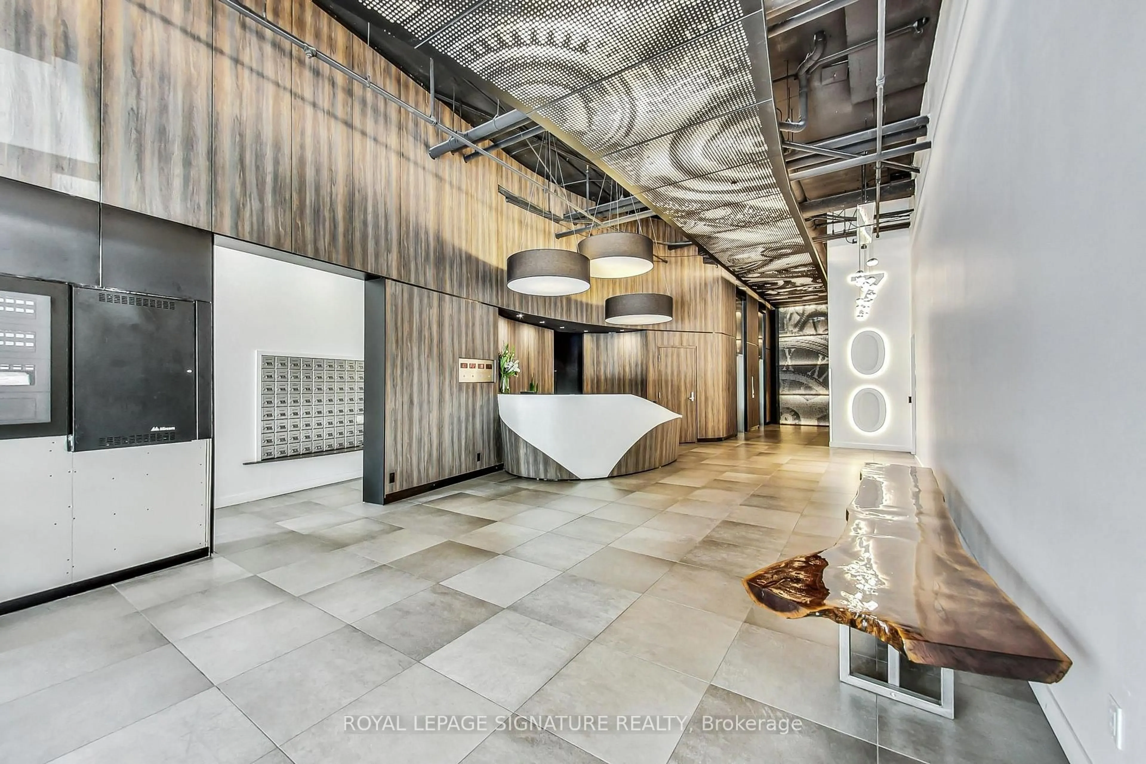 Lobby for 700 King St #801, Toronto Ontario M5V 2Y6