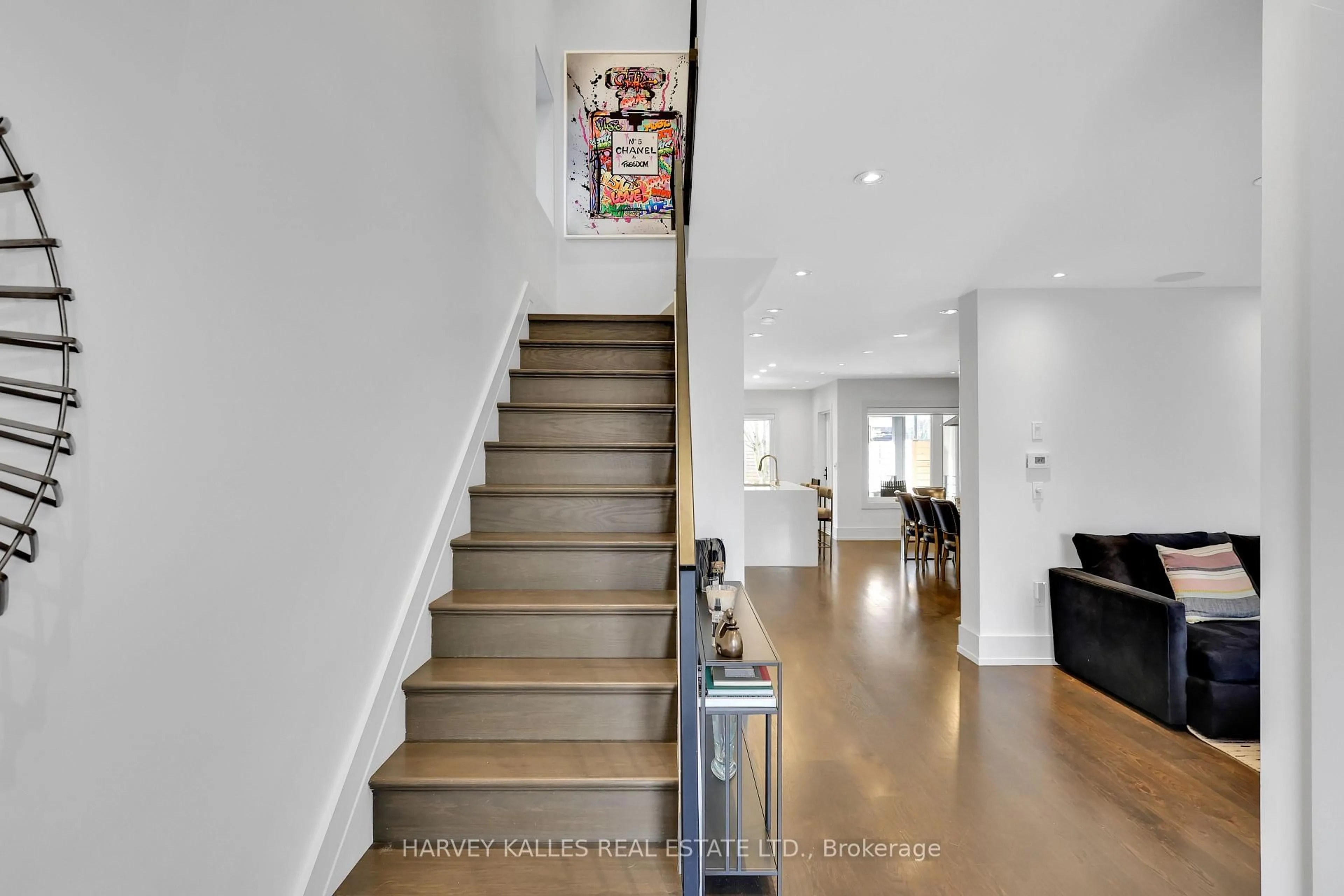 Stairs for 378 Elm Rd, Toronto Ontario M5M 3V8