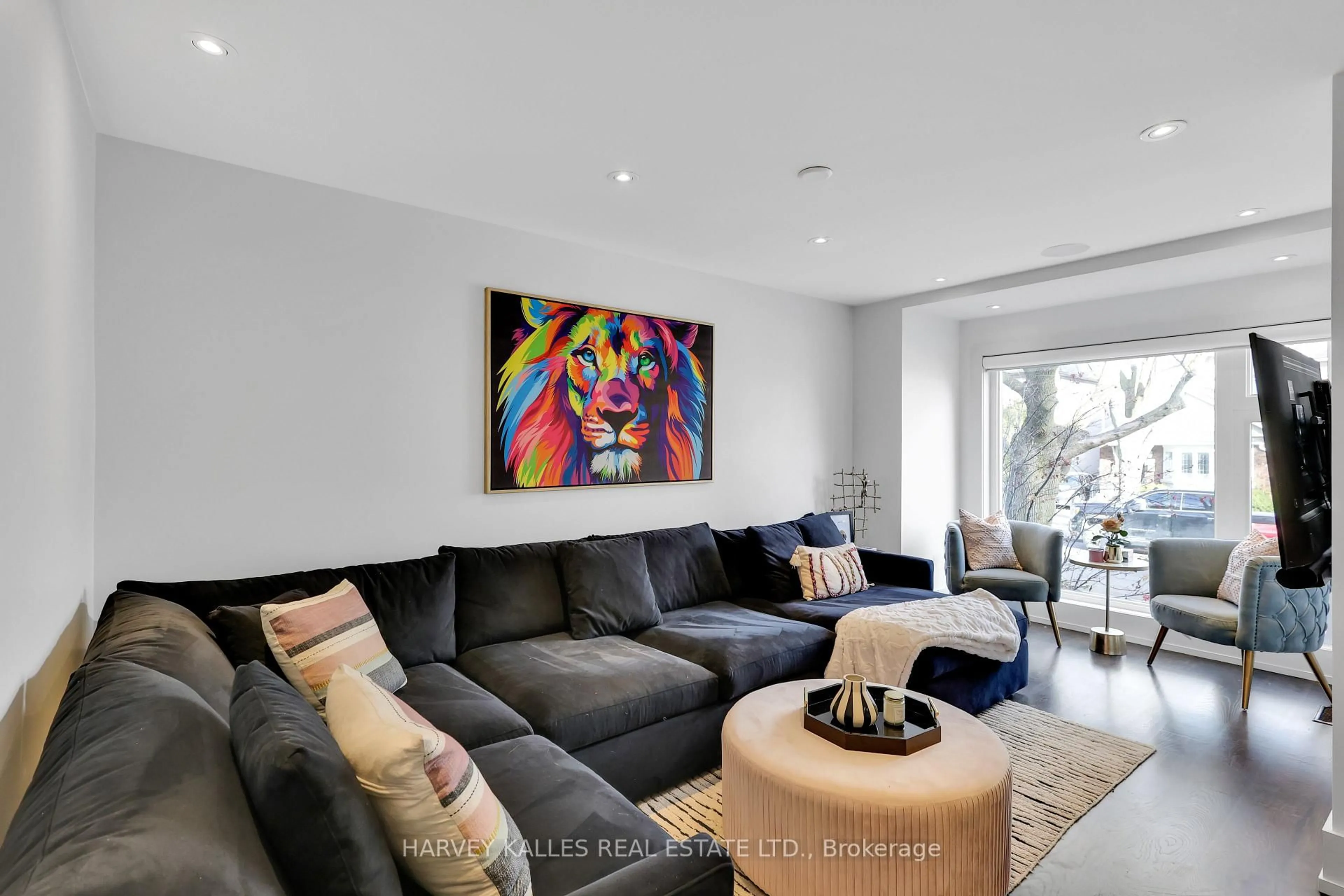 Living room with furniture, unknown for 378 Elm Rd, Toronto Ontario M5M 3V8