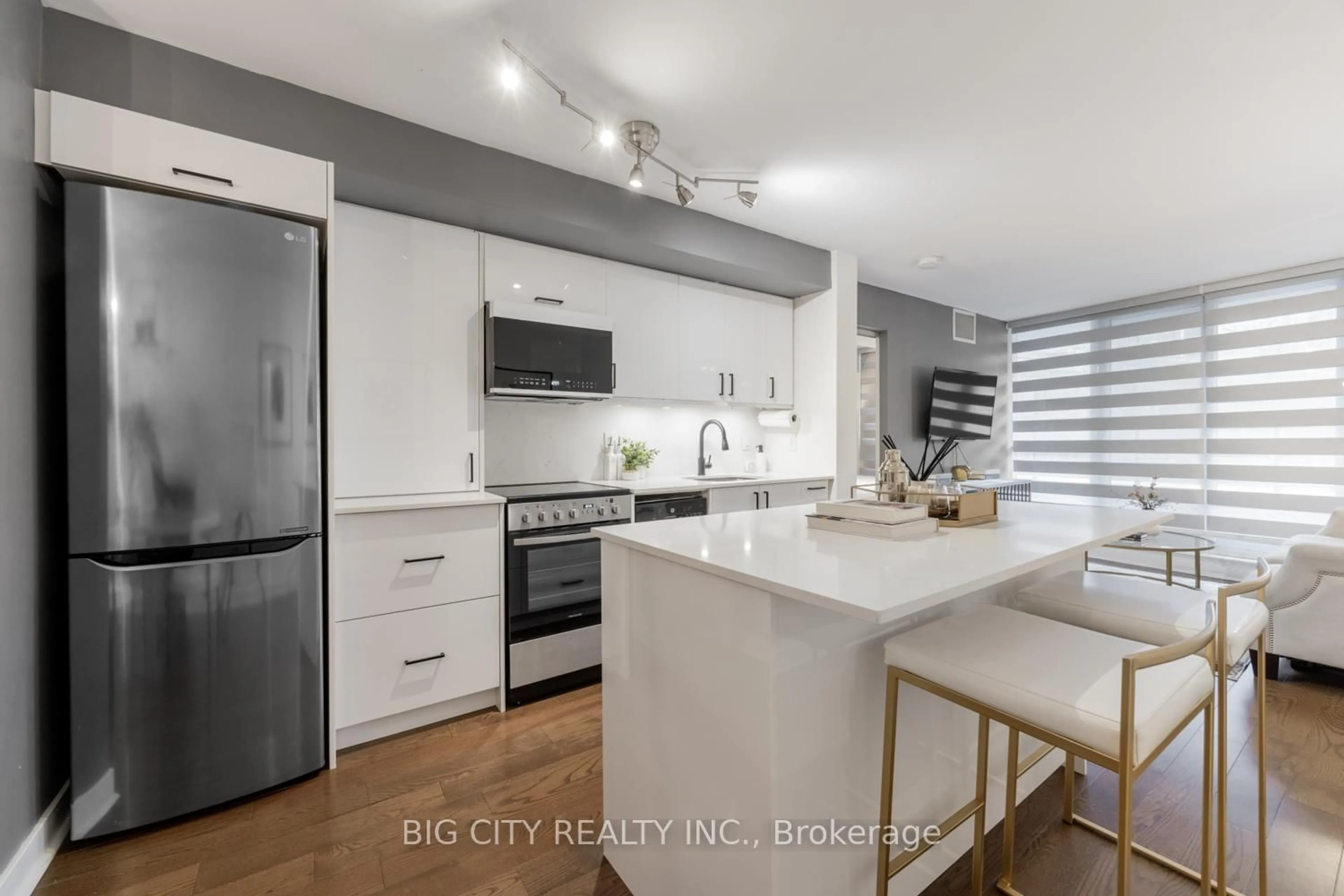 Open concept kitchen, unknown for 320 Richmond St #207, Toronto Ontario M5A 1P9