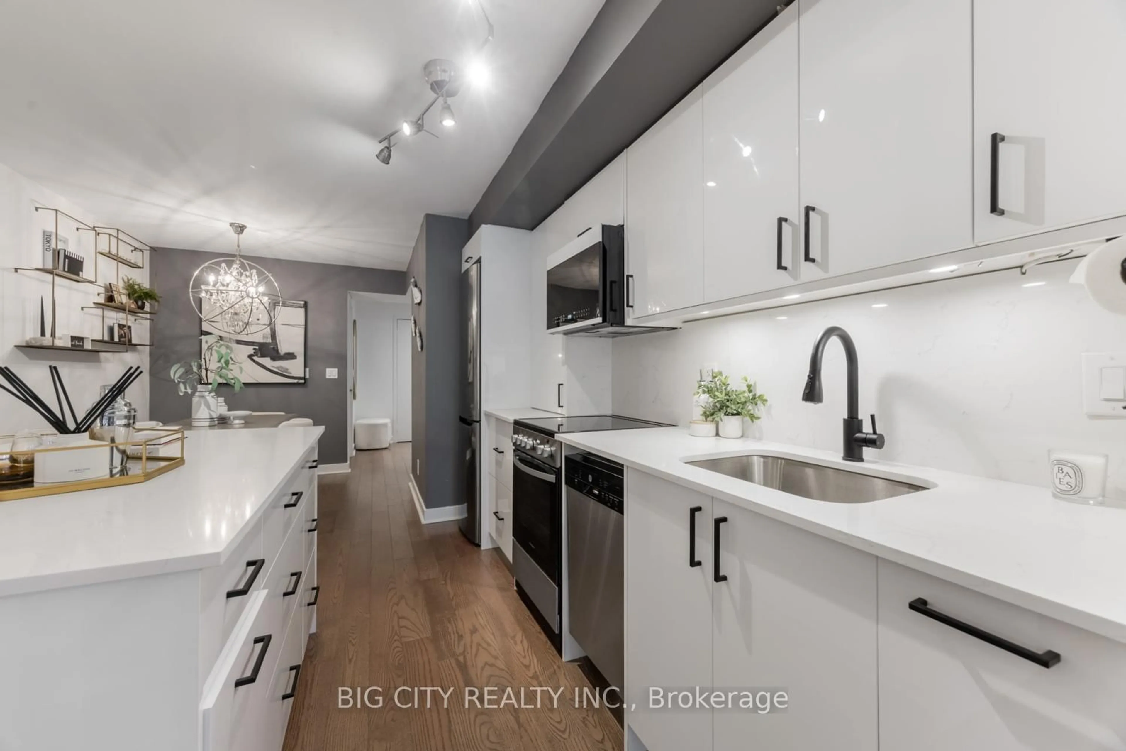 Open concept kitchen, ceramic/tile floor for 320 Richmond St #207, Toronto Ontario M5A 1P9