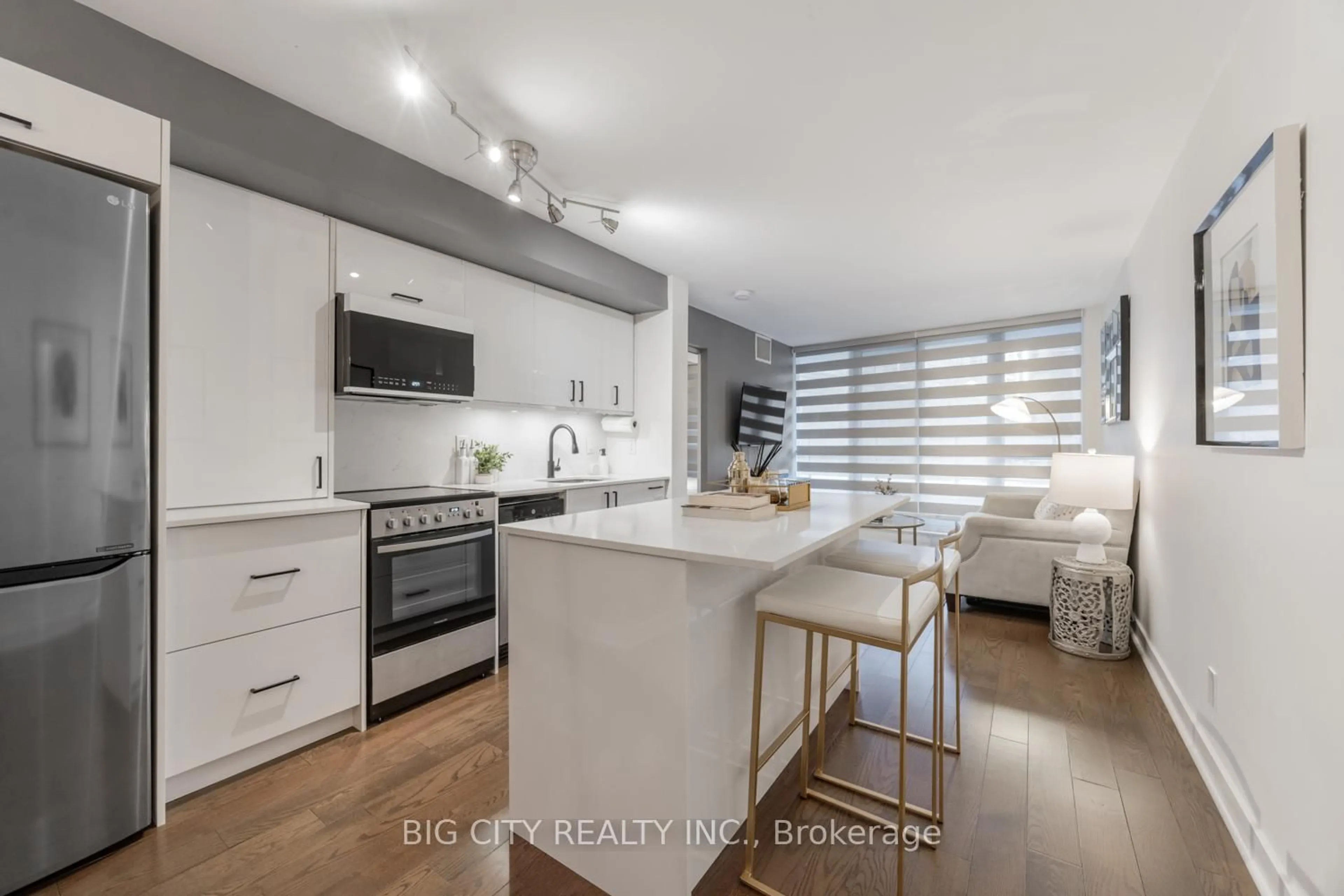 Open concept kitchen, unknown for 320 Richmond St #207, Toronto Ontario M5A 1P9