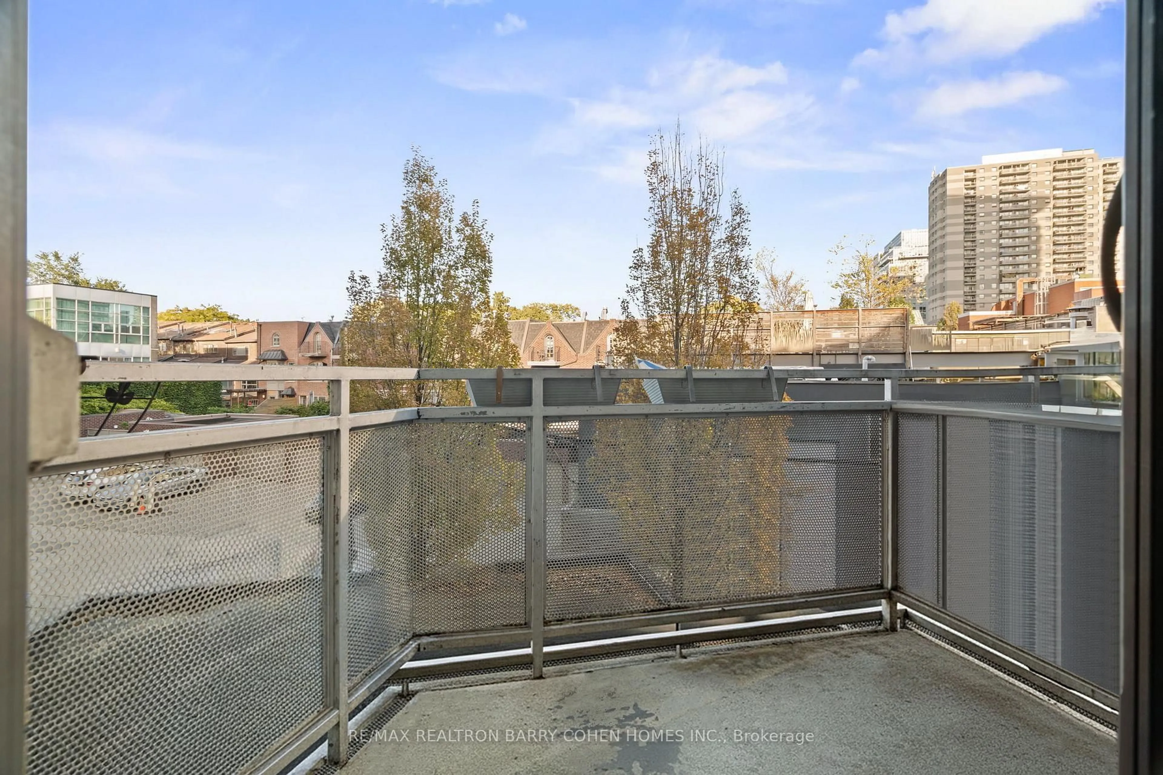 Balcony in the apartment, city buildings view from balcony for 336 Davenport Rd #201, Toronto Ontario M5R 1K6