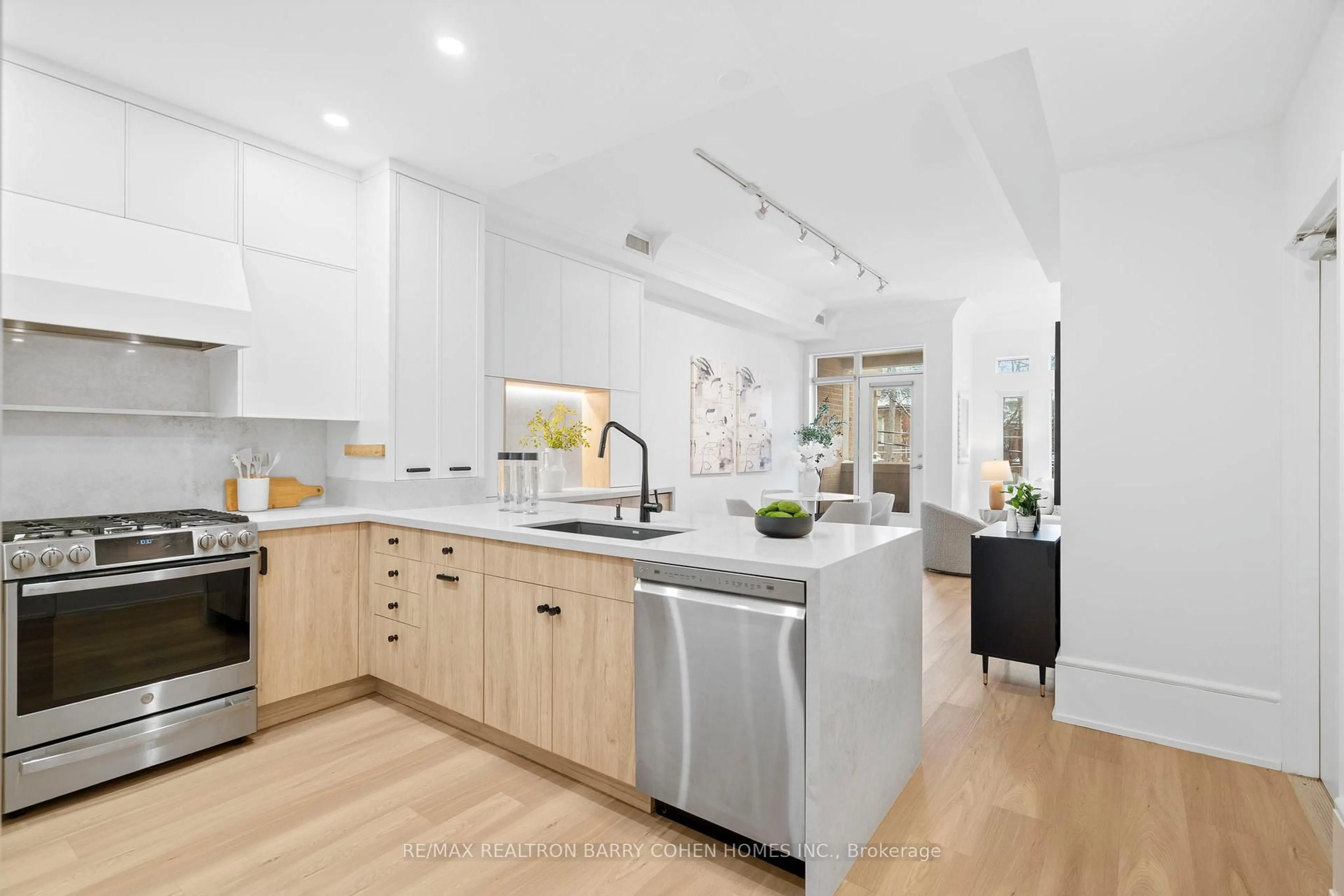 Contemporary kitchen, unknown for 336 Davenport Rd #201, Toronto Ontario M5R 1K6