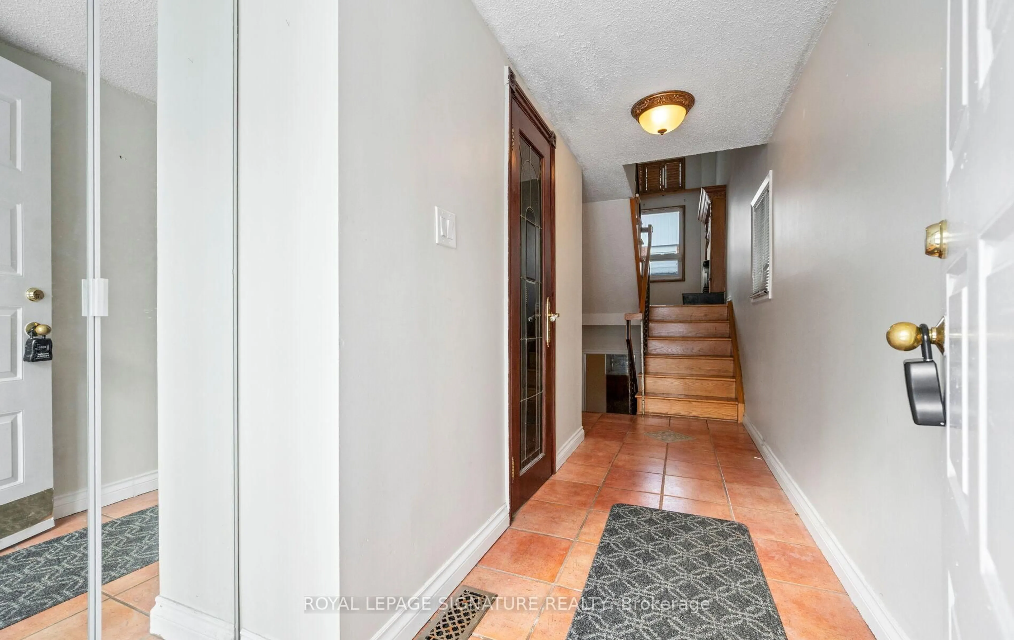 Indoor foyer for 54 Carnival Crt, Toronto Ontario M2R 3T8