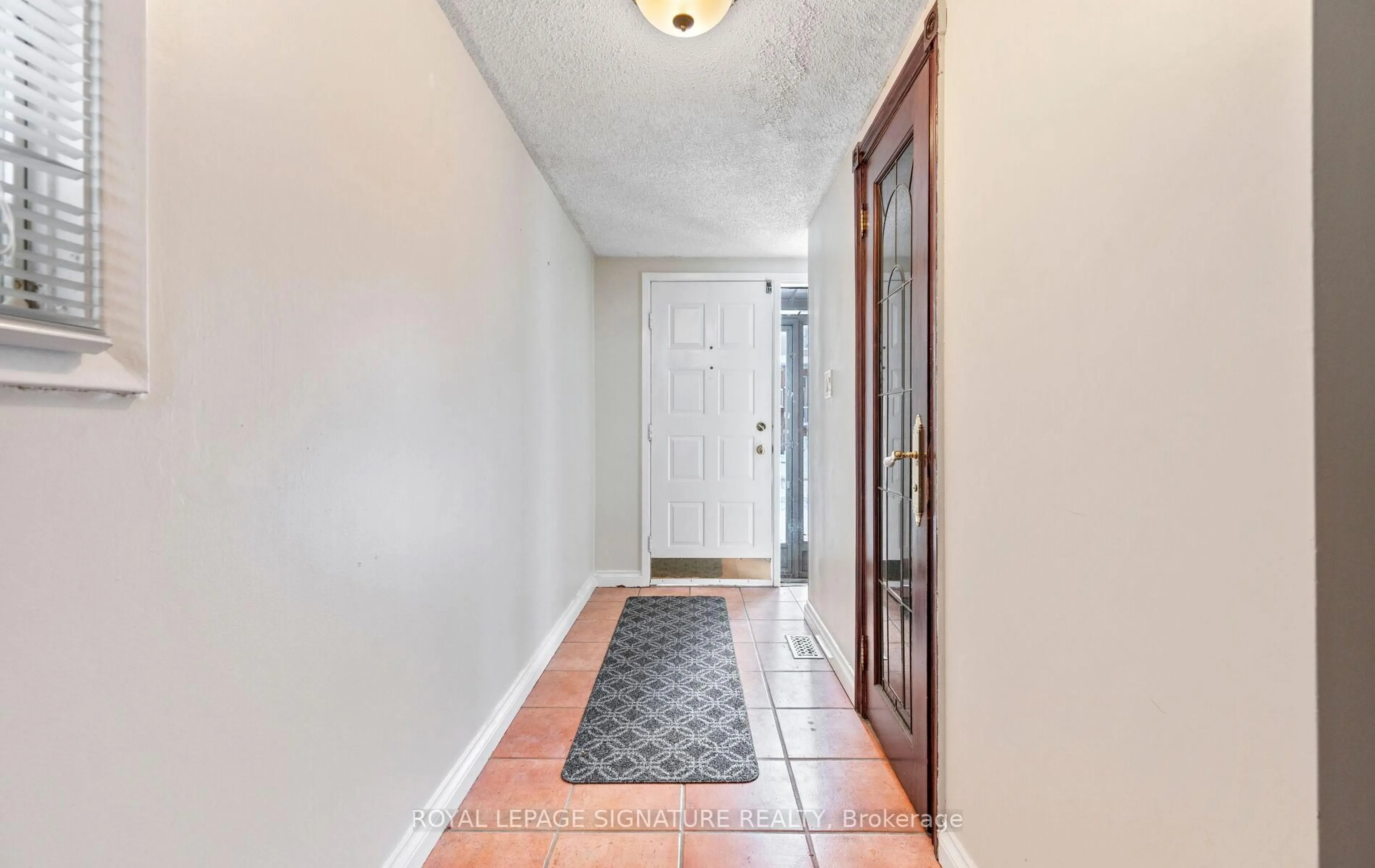 Indoor entryway for 54 Carnival Crt, Toronto Ontario M2R 3T8