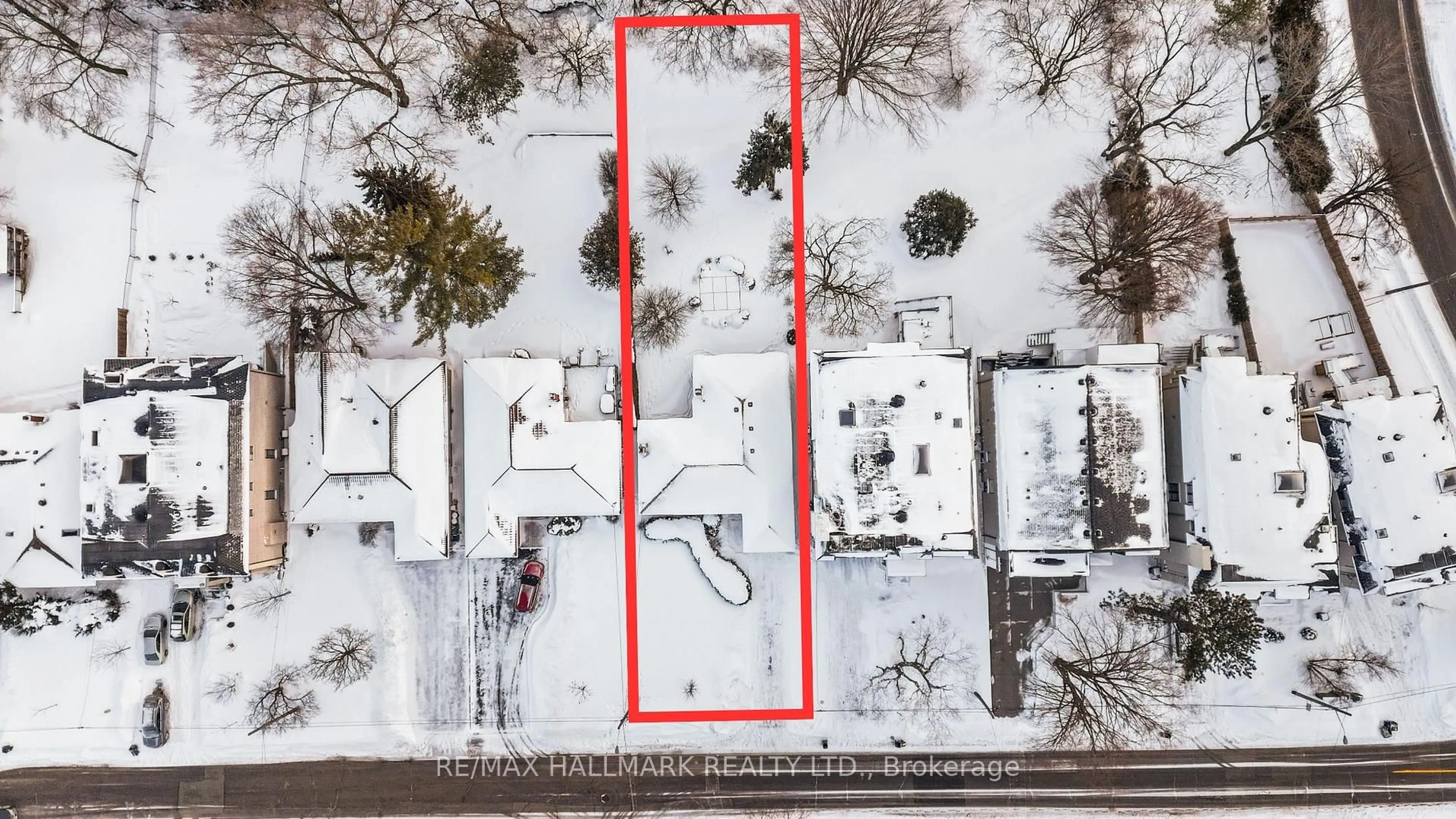 A pic from outside/outdoor area/front of a property/back of a property/a pic from drone, building for 211 Newton Dr, Toronto Ontario M2M 2P2