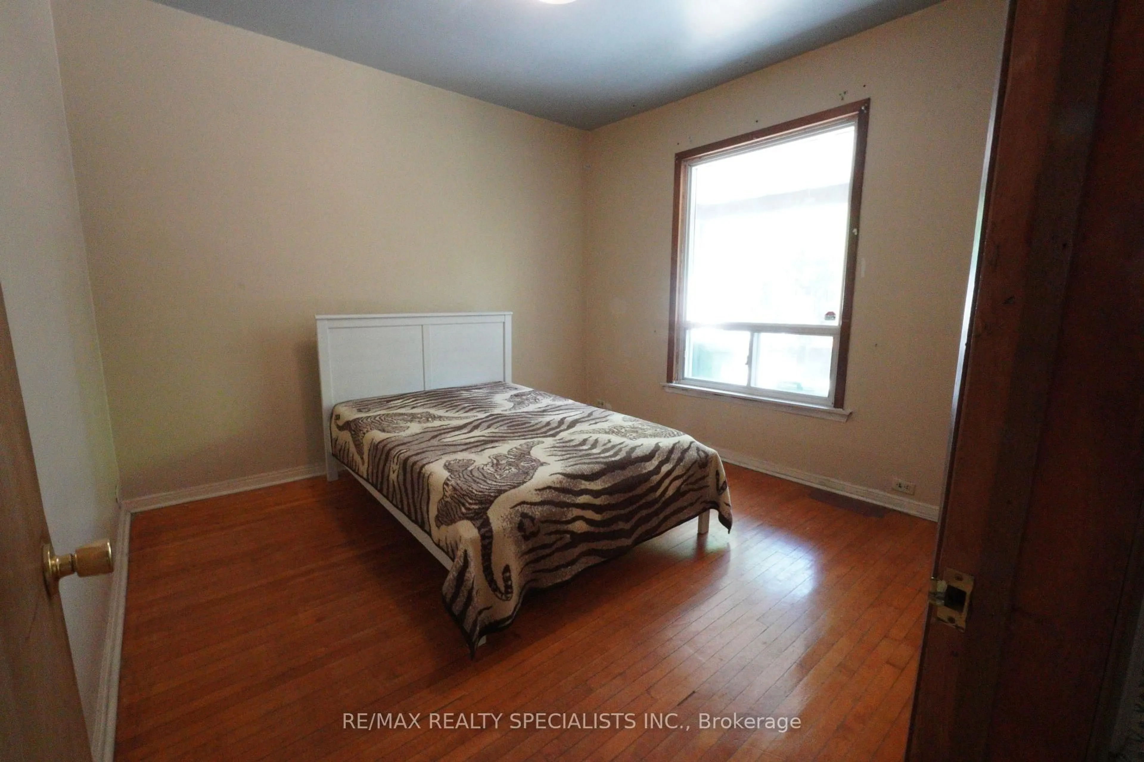 A pic of a room for 120 Euclid Ave, Toronto Ontario M6J 2J9