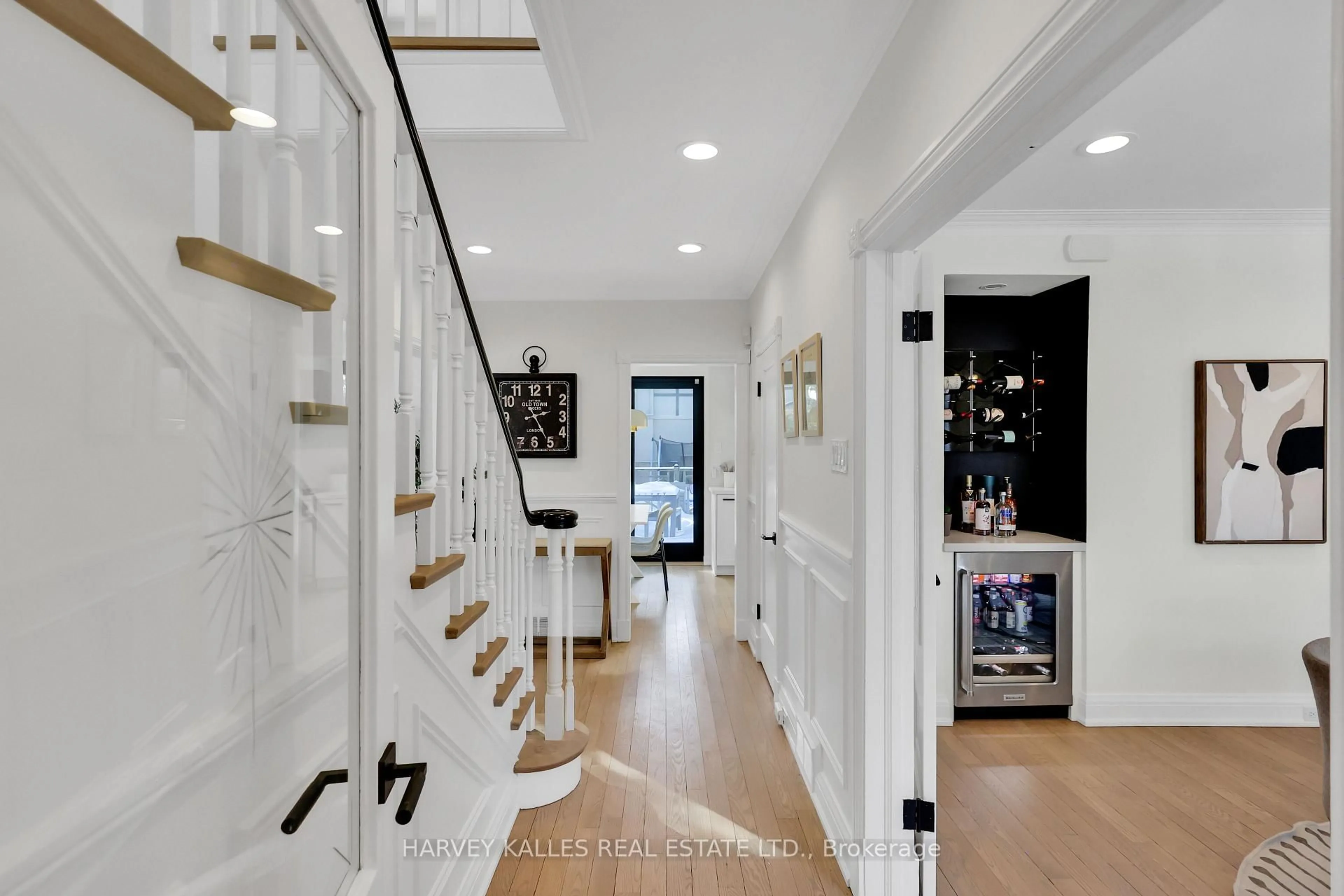 Indoor entryway for 6 Glenarden Rd, Toronto Ontario M6C 3J7