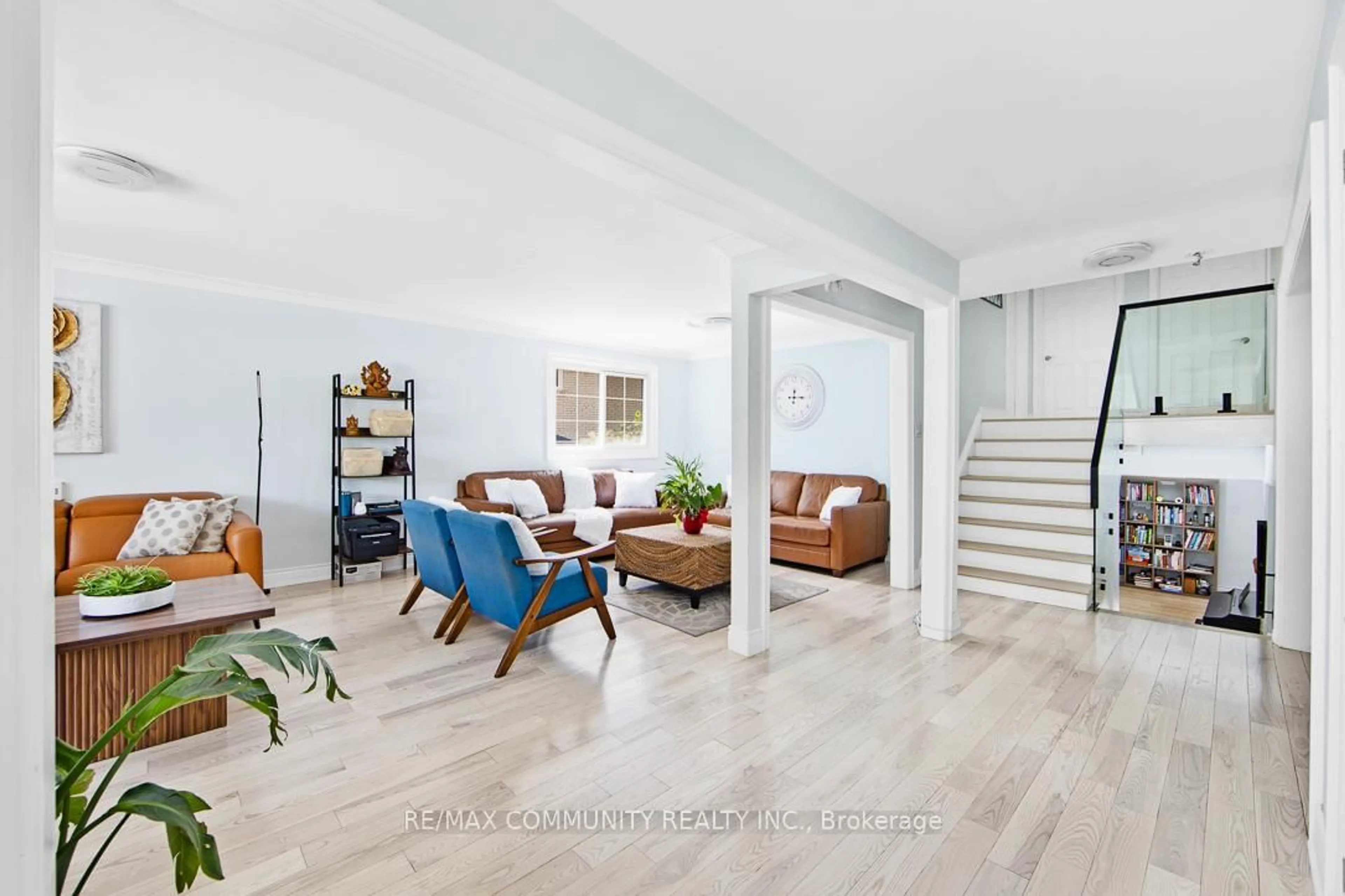 Living room with furniture, unknown for 168 Kingslake Rd, Toronto Ontario M2J 3G3