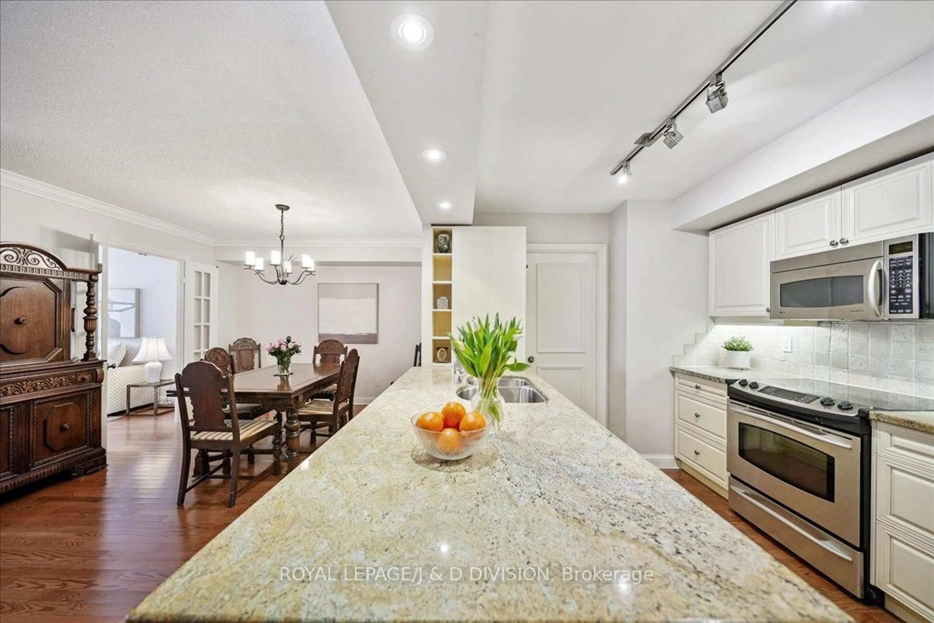 Open concept kitchen, ceramic/tile floor for 3800 Yonge St #501, Toronto Ontario M4N 3P7