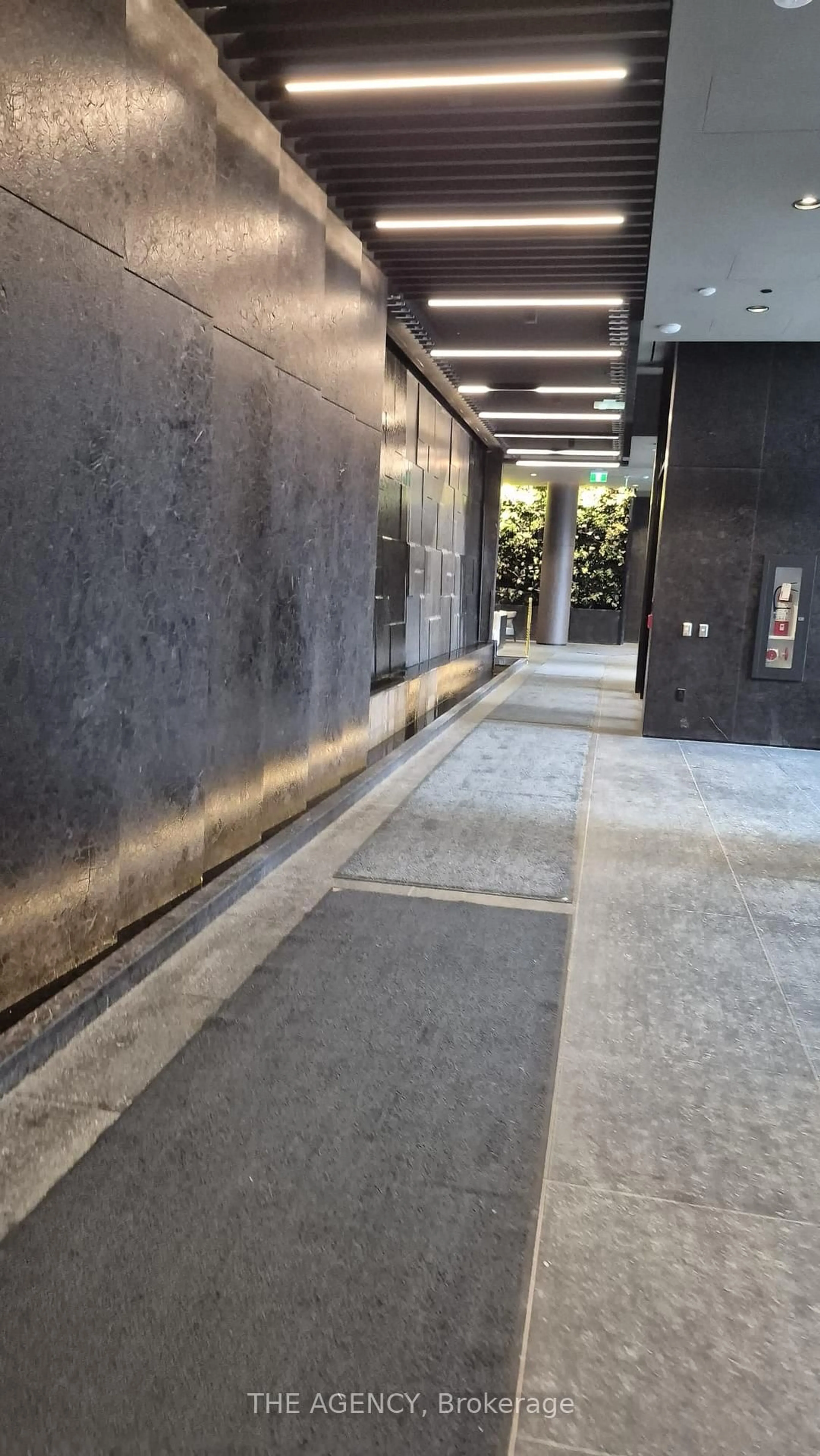Indoor foyer for 120 Broadway Ave #2103, Toronto Ontario M4P 1V7