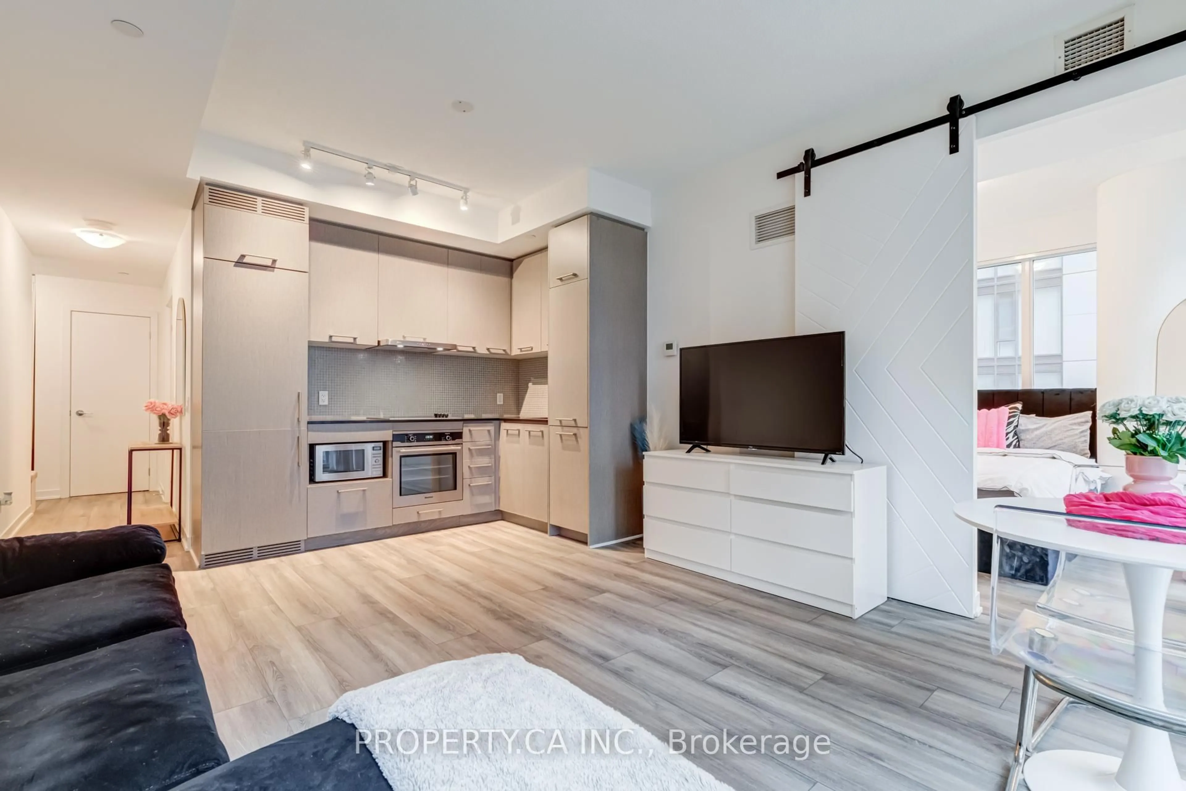 Open concept kitchen, unknown for 87 Peter St #1713, Toronto Ontario M5V 0P1