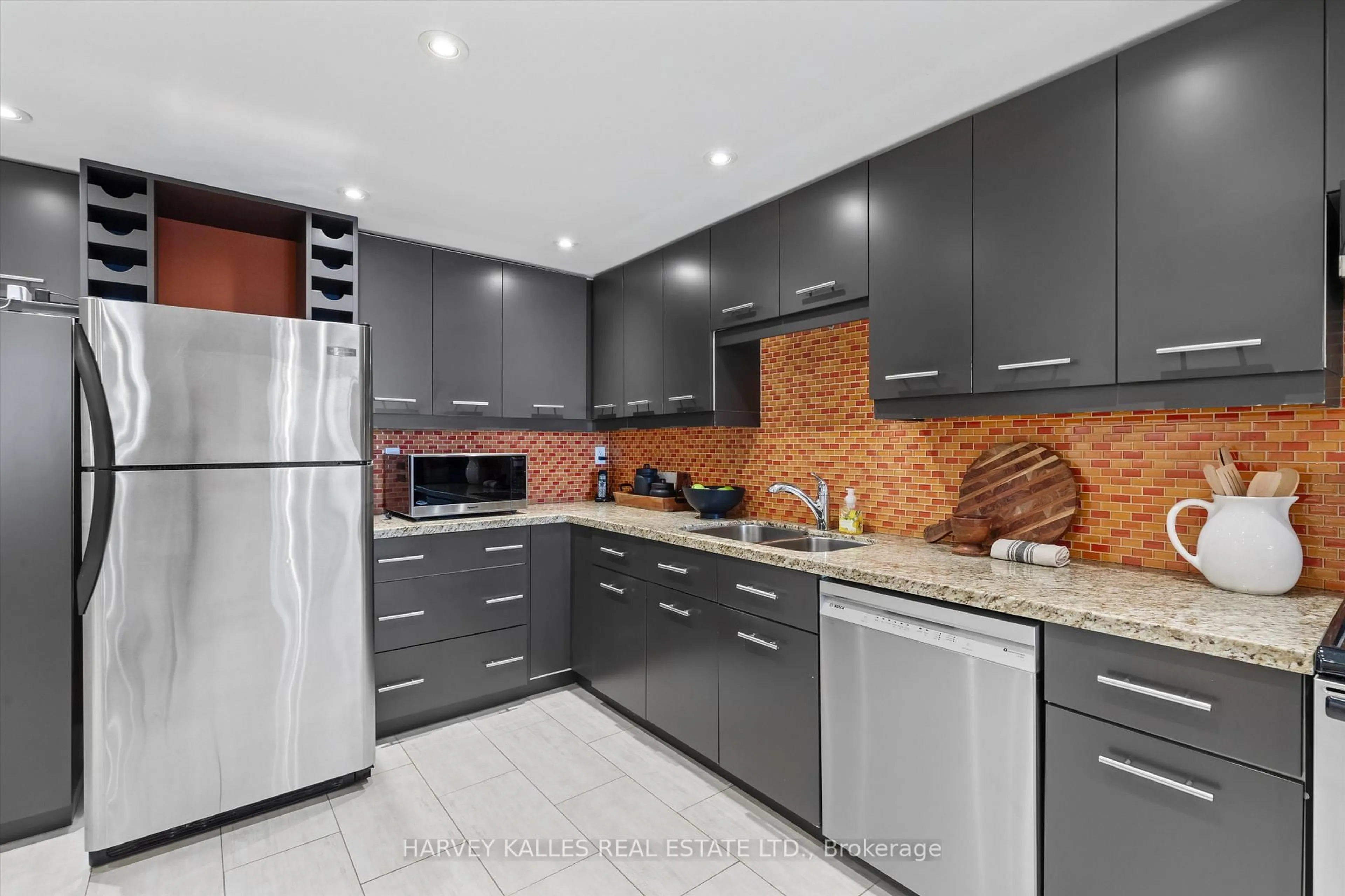 Contemporary kitchen, ceramic/tile floor for 131 Beecroft Rd #1205, Toronto Ontario M2N 6G9