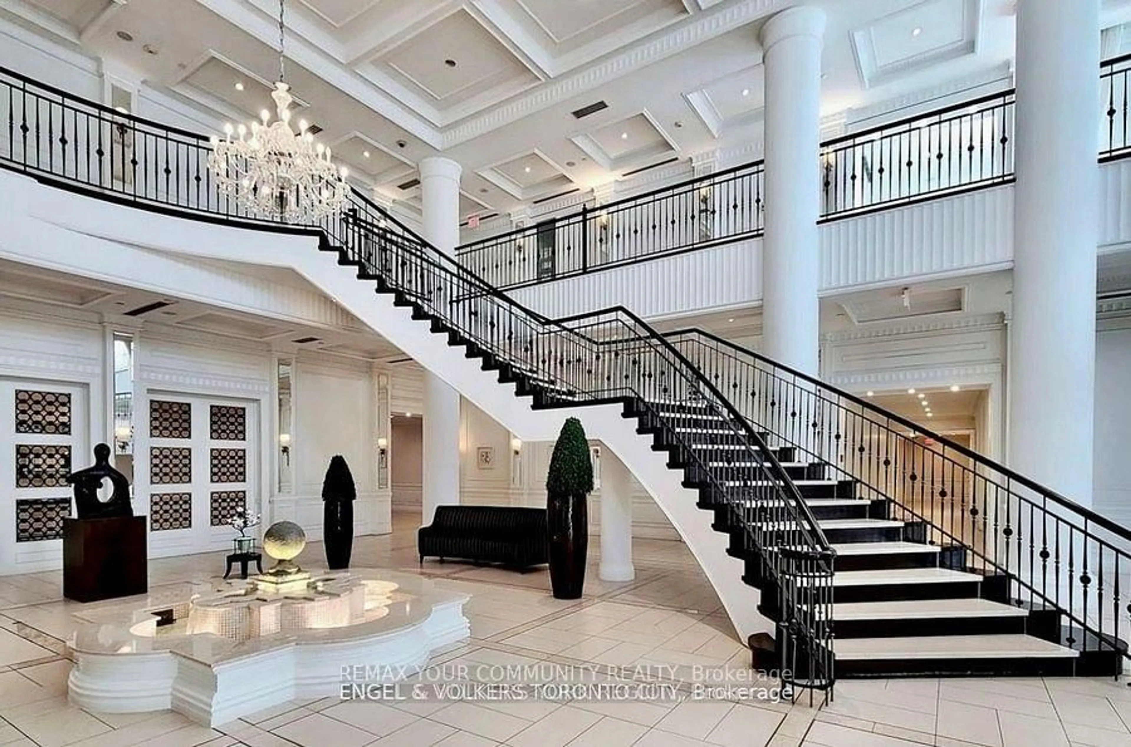 Indoor foyer for 15 Greenview Ave #PH14, Toronto Ontario M2M 4M7