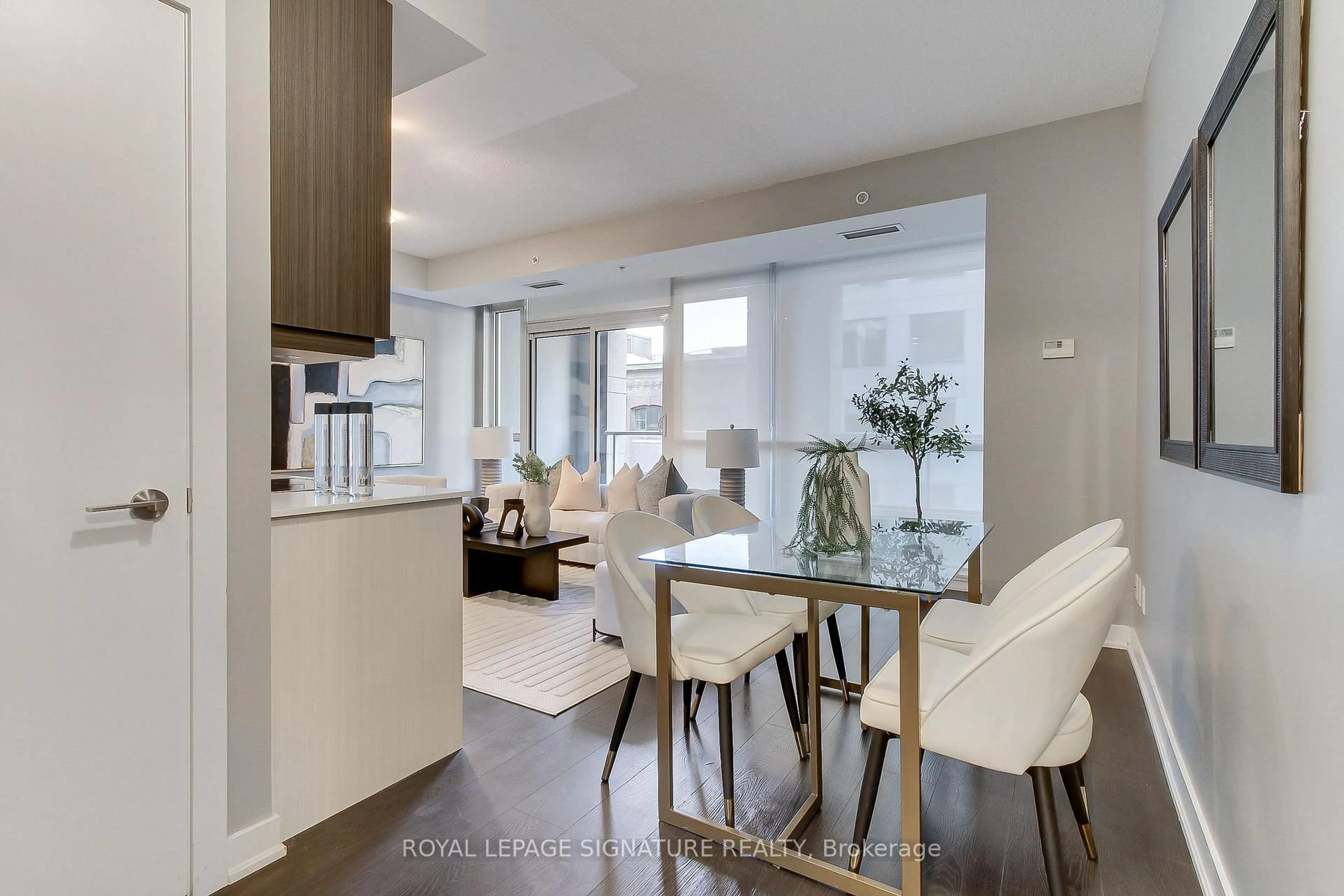 Open concept kitchen, unknown for 199 Richmond St #618, Toronto Ontario M5V 0H4