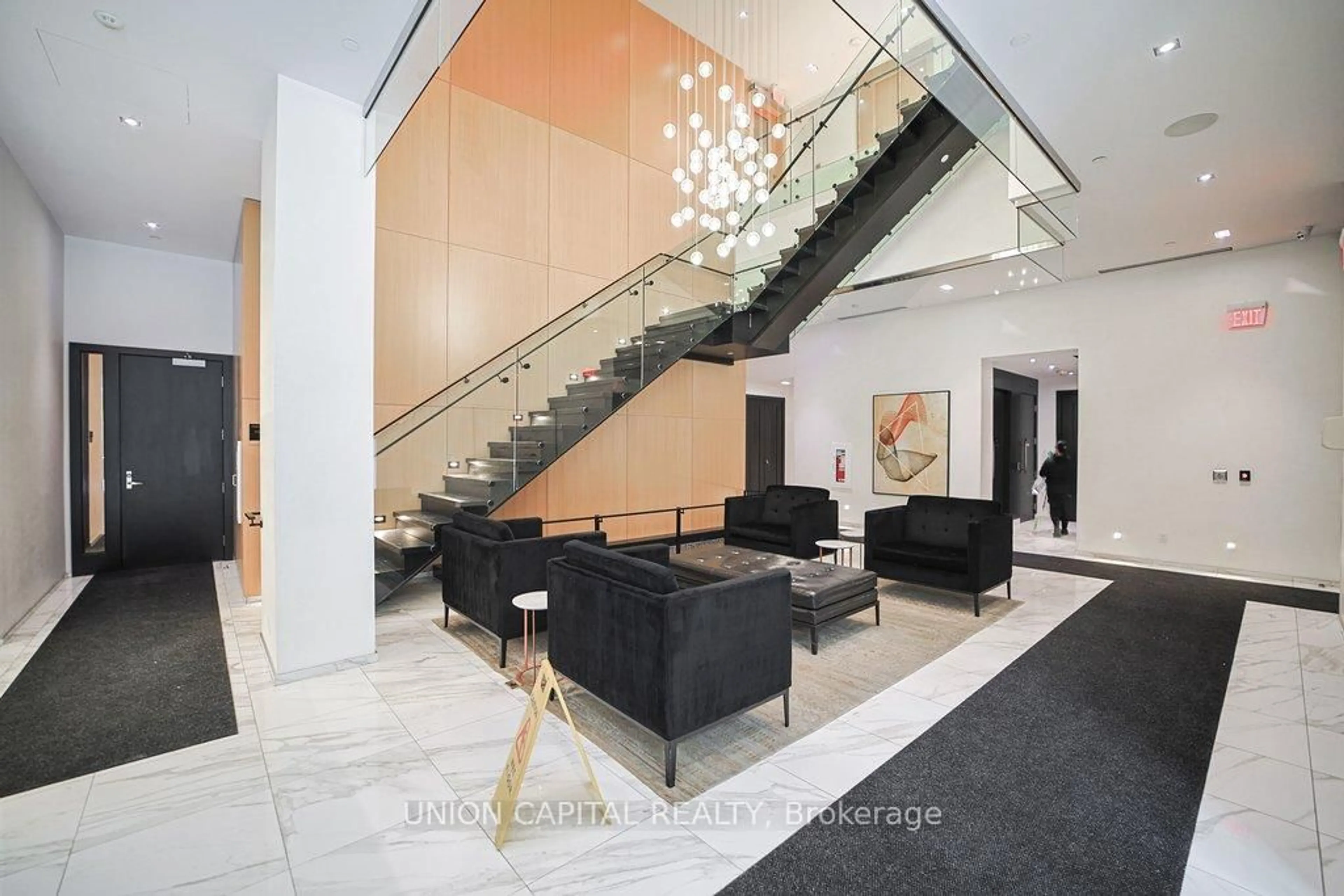 Indoor foyer for 101 Erskine Ave #507, Toronto Ontario M4P 0C5