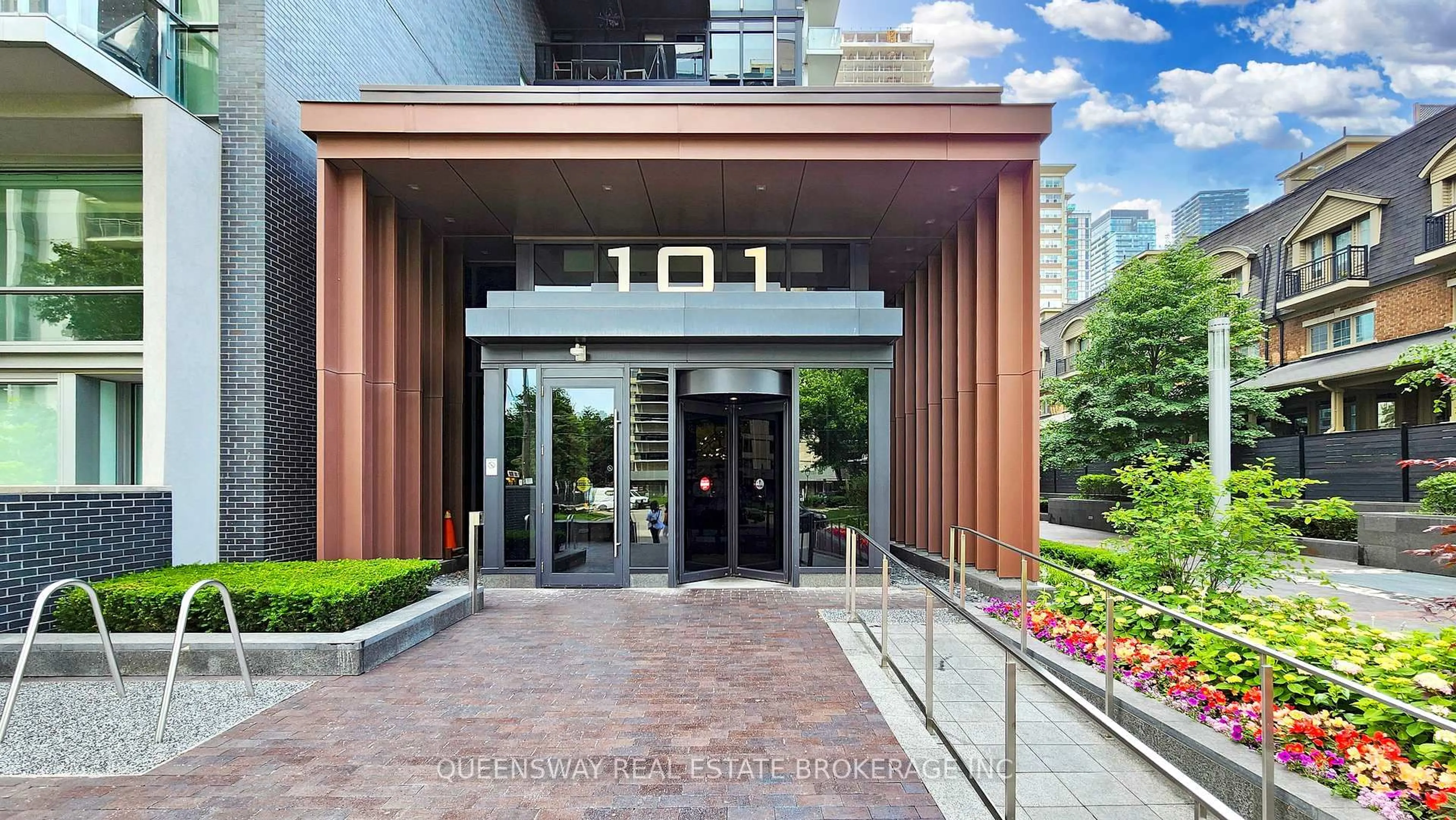 Indoor foyer for 101 Erskine Ave #1605, Toronto Ontario M4P 0C5