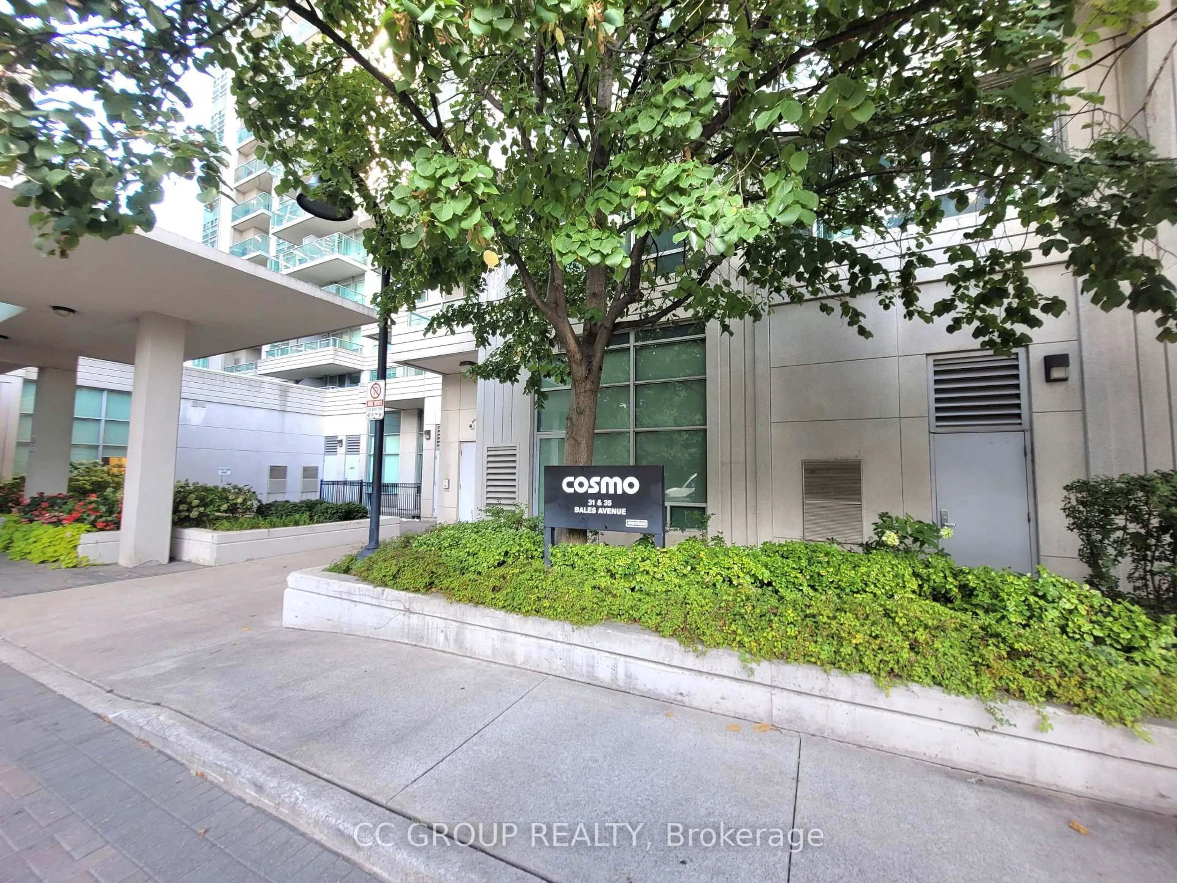 Indoor foyer for 35 Bales Ave #1005, Toronto Ontario M2N 7L7