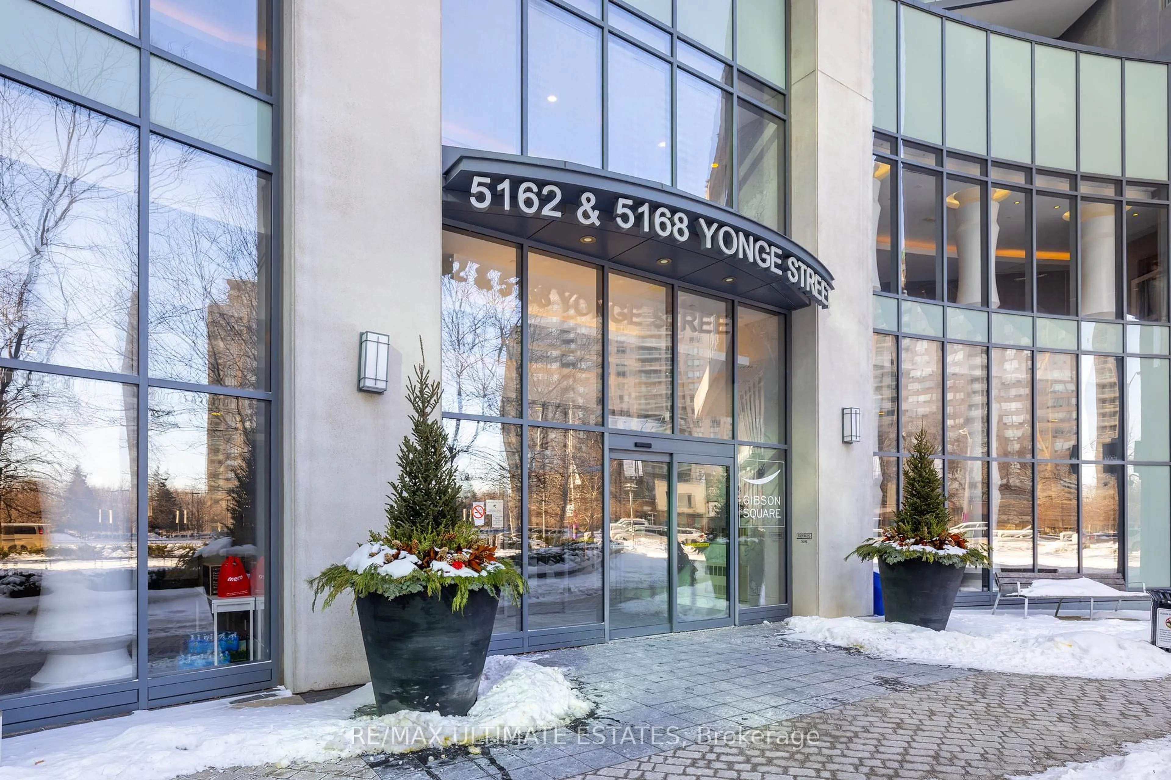 Indoor foyer for 5168 Yonge St #711, Toronto Ontario M2N 0G1