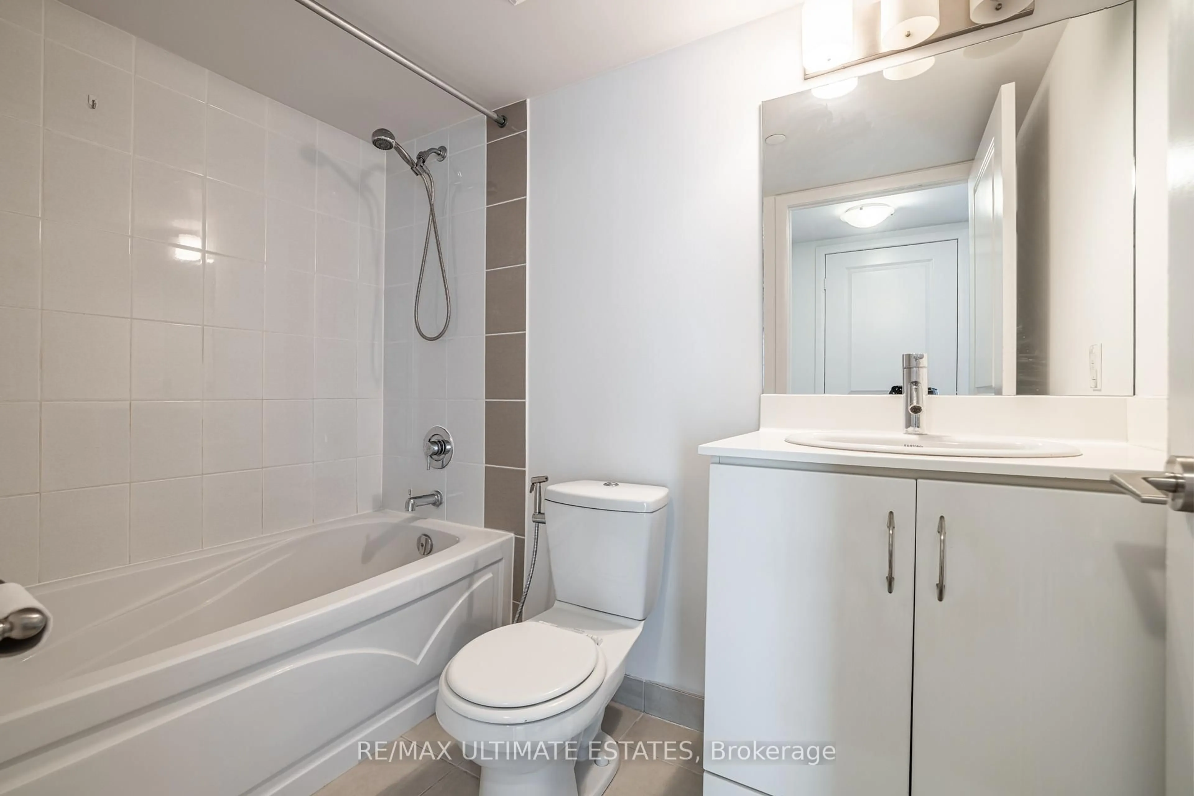 Standard bathroom, unknown for 5168 Yonge St #711, Toronto Ontario M2N 0G1
