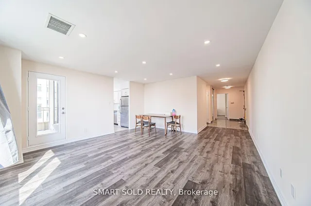 256 Doris Ave #PH210, Toronto 3