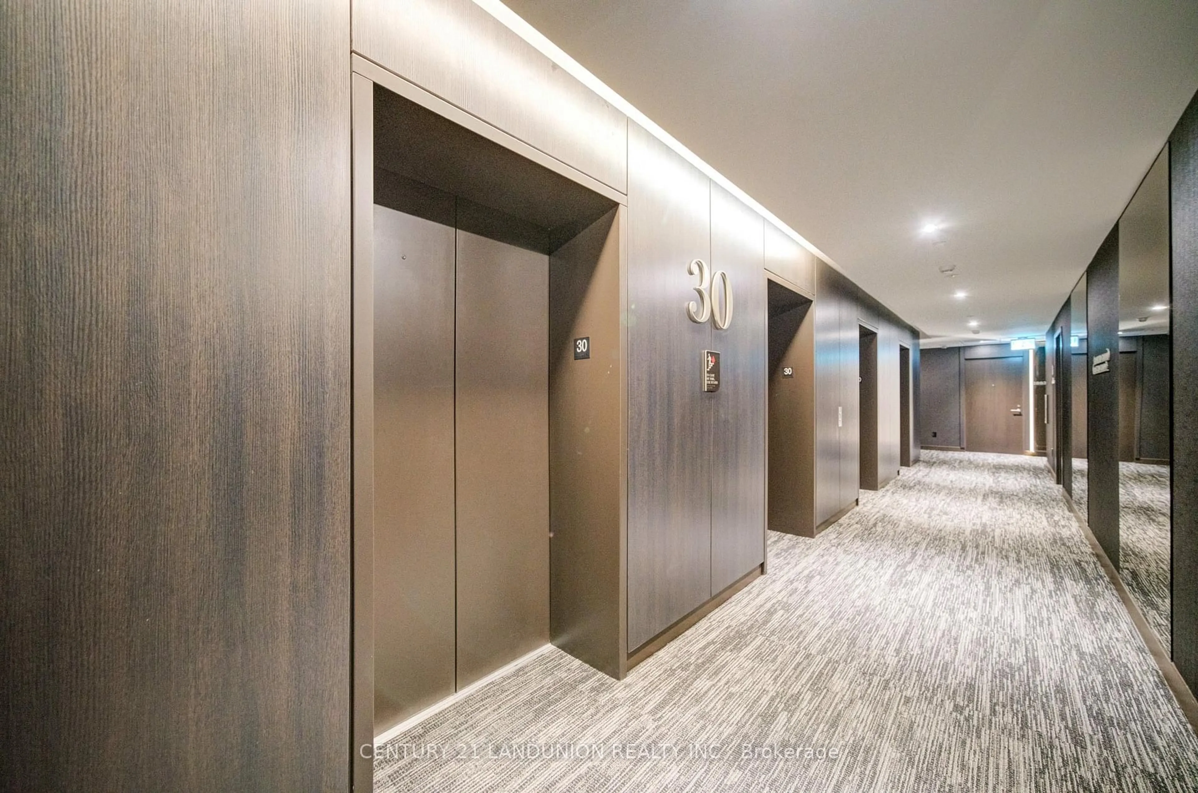 Indoor foyer for 11 Yorkville Ave #3007, Toronto Ontario M4W 0B7